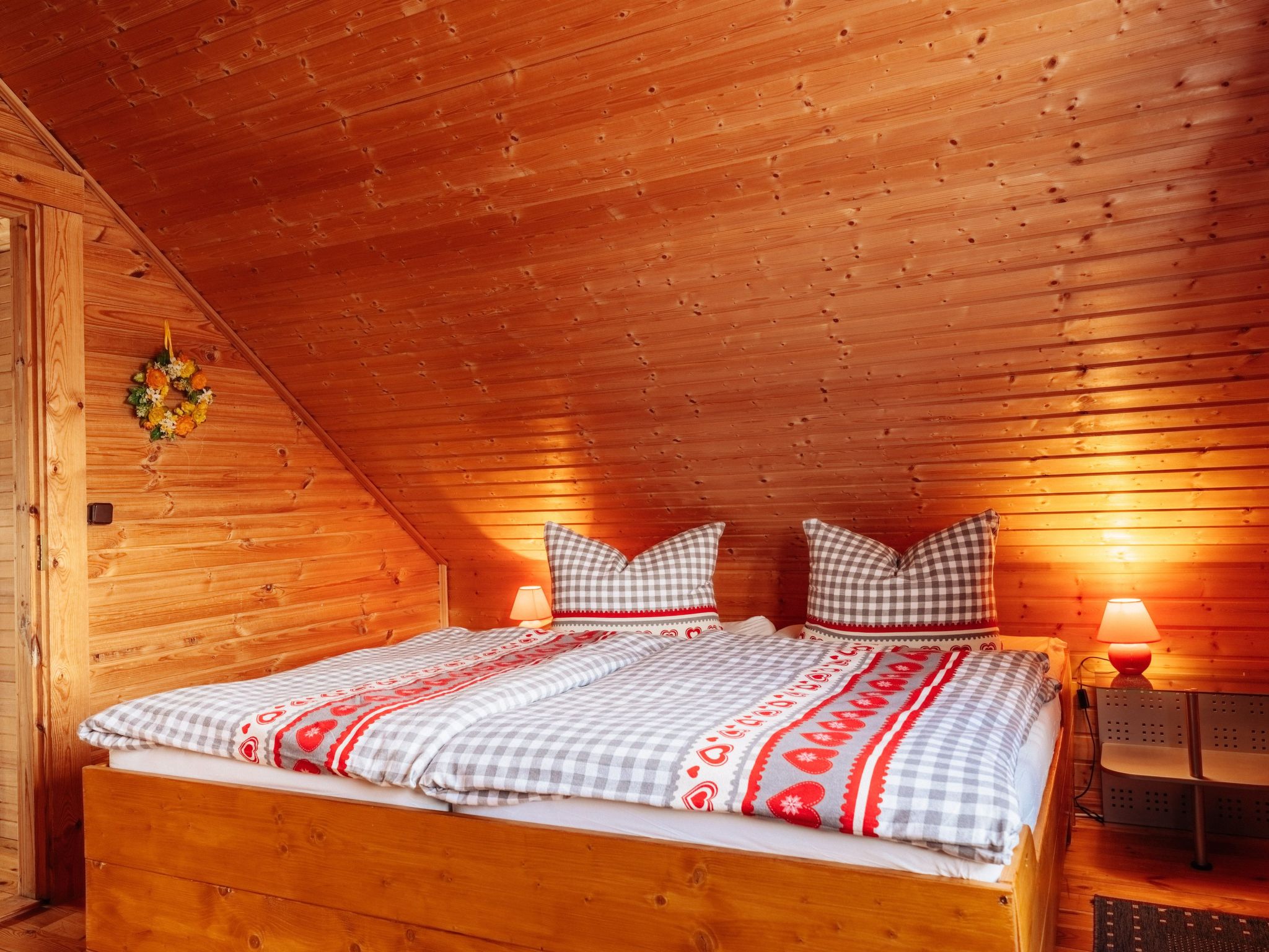 Wunderschönes Blockhaus mit Terrasse-Drinnen