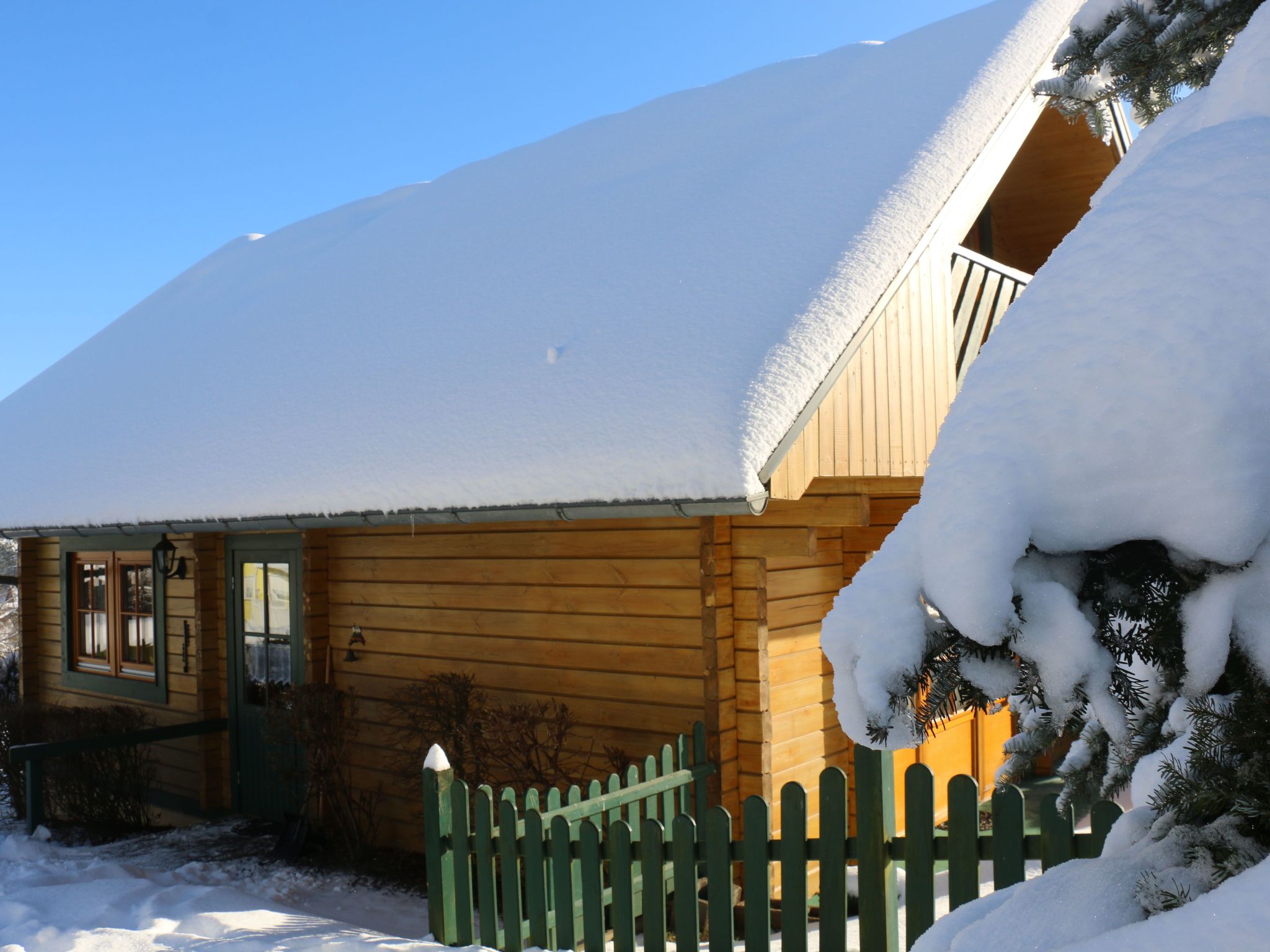 Wunderschönes Blockhaus mit Terrasse-Drinnen