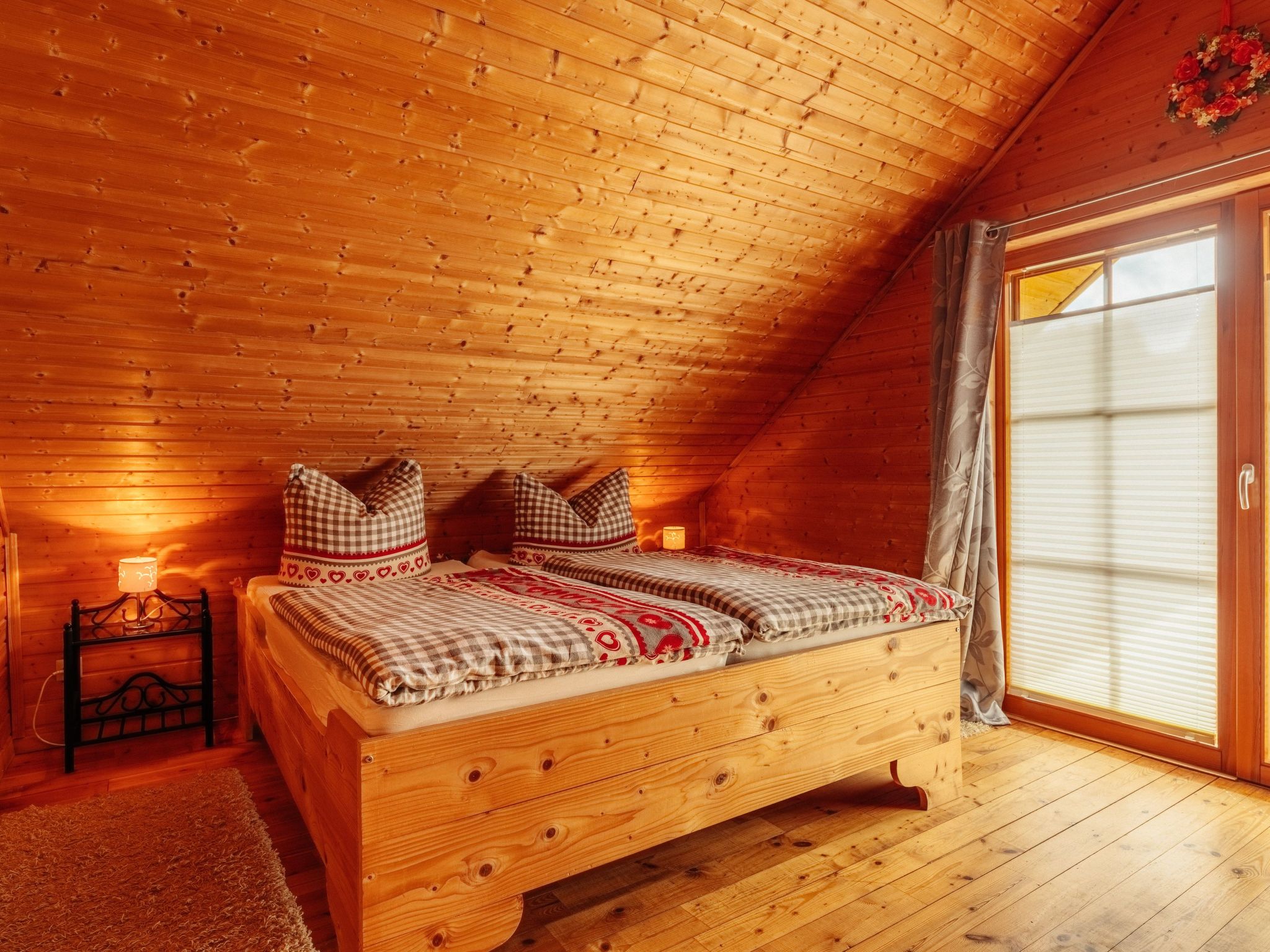 Wunderschönes Blockhaus mit Terrasse-Drinnen