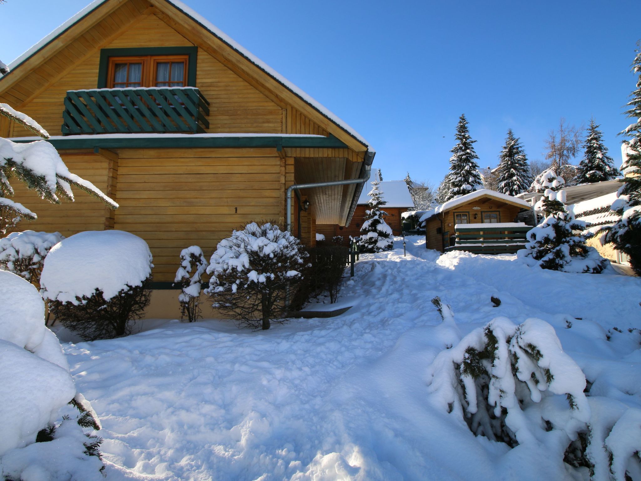 Wunderschönes Blockhaus mit Terrasse-Drinnen