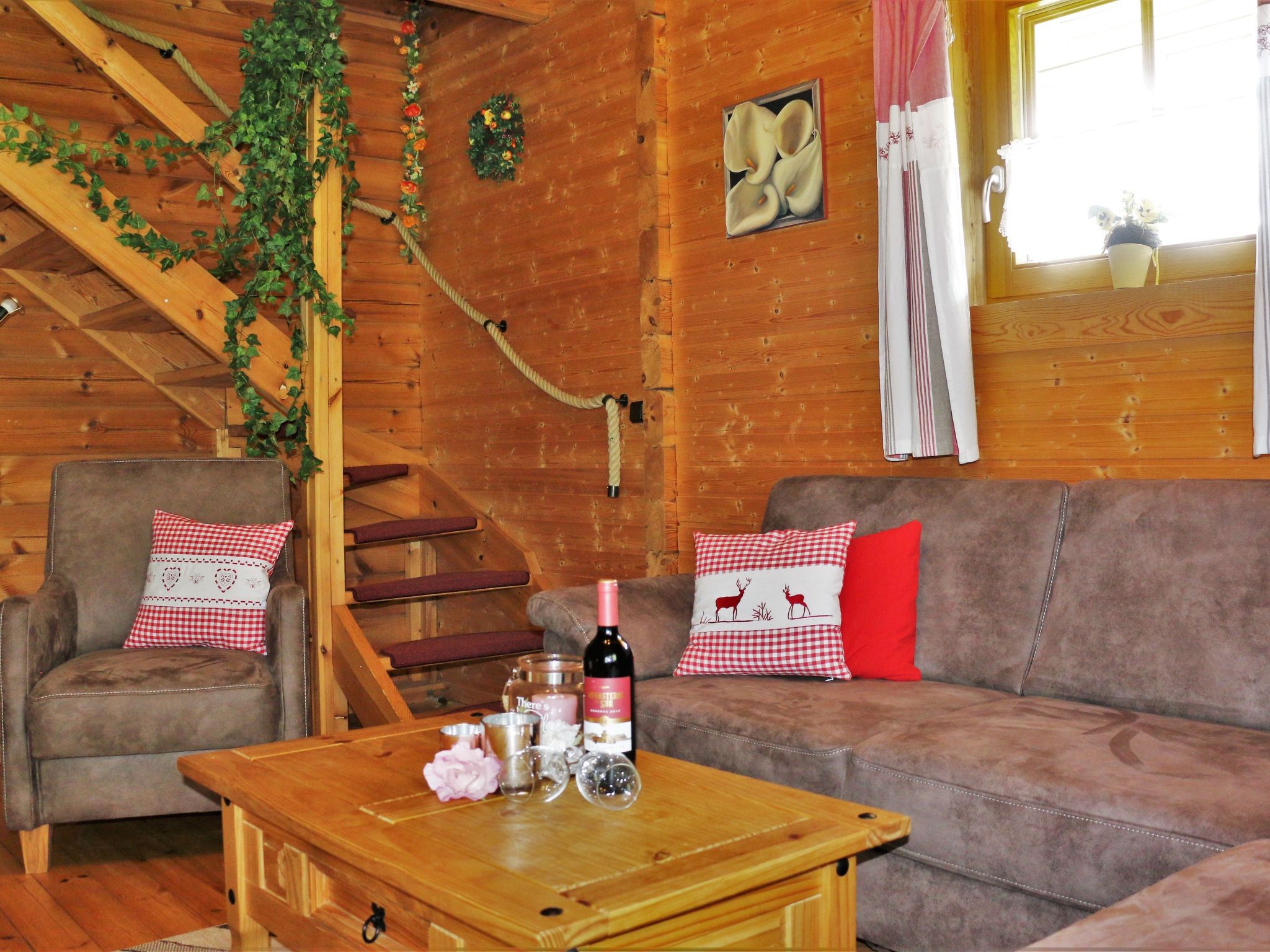 Wunderschönes Blockhaus mit Terrasse-Drinnen