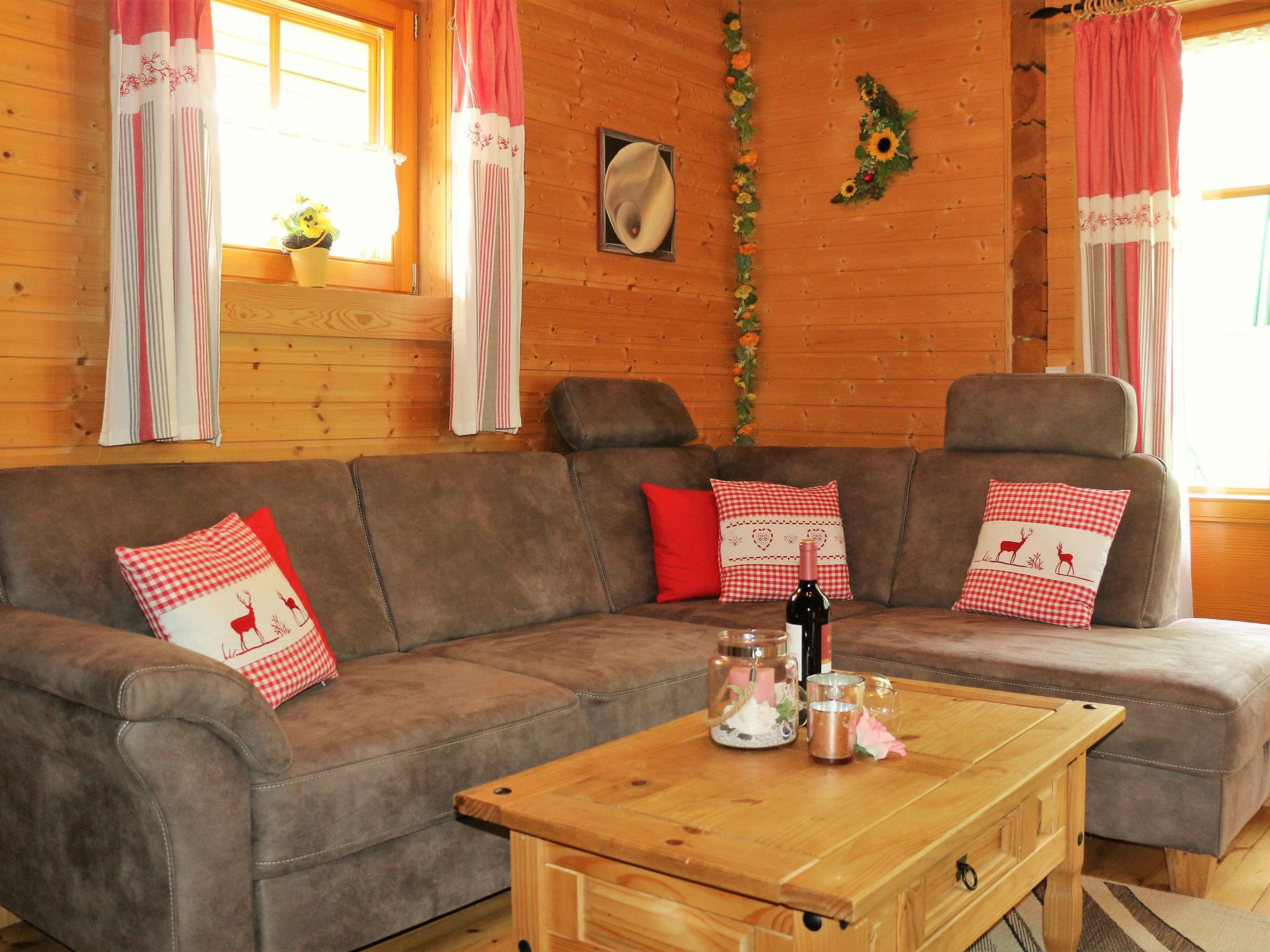 Wunderschönes Blockhaus mit Terrasse-Drinnen
