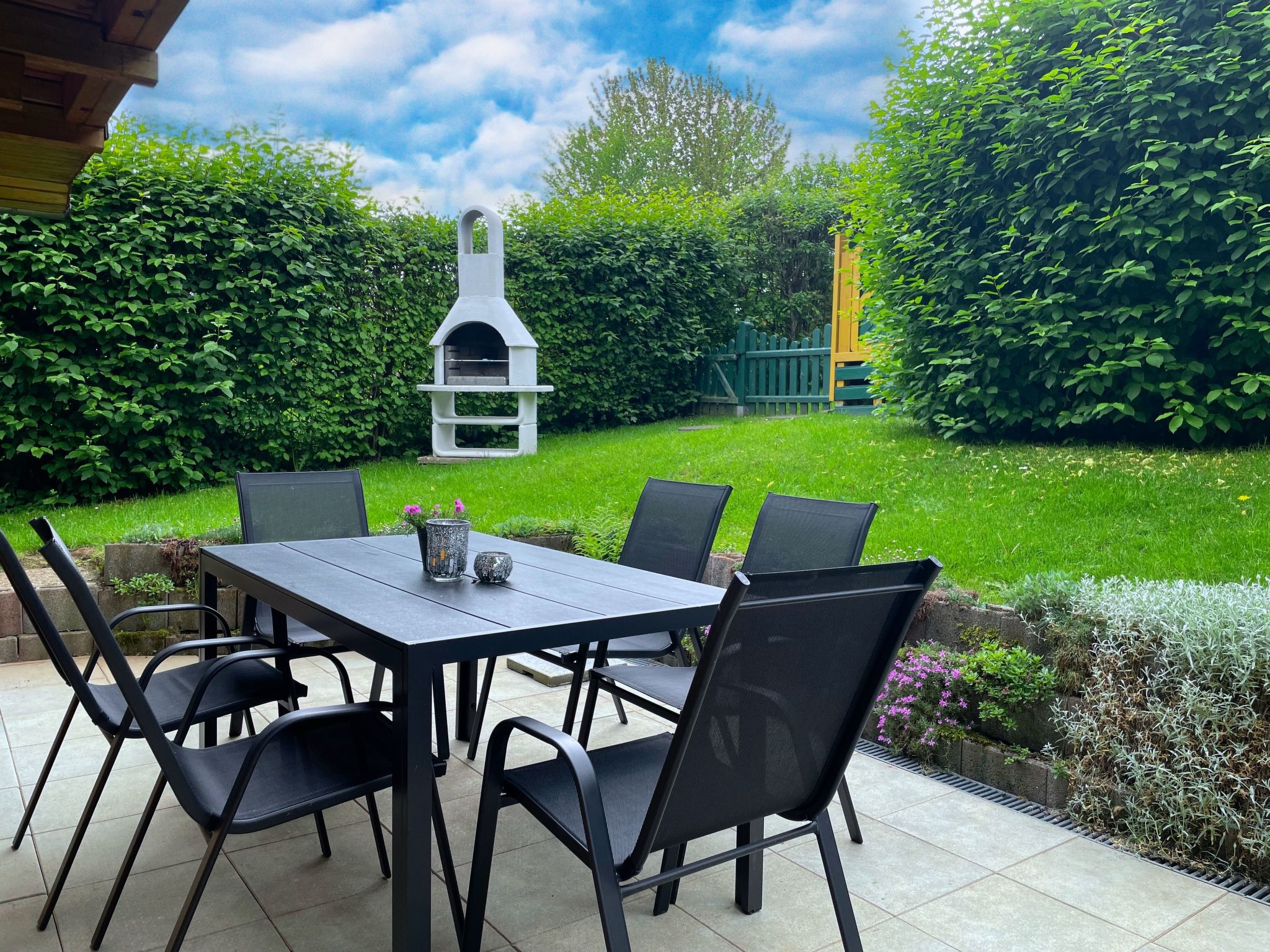 Wunderschönes Blockhaus mit Terrasse-Drinnen
