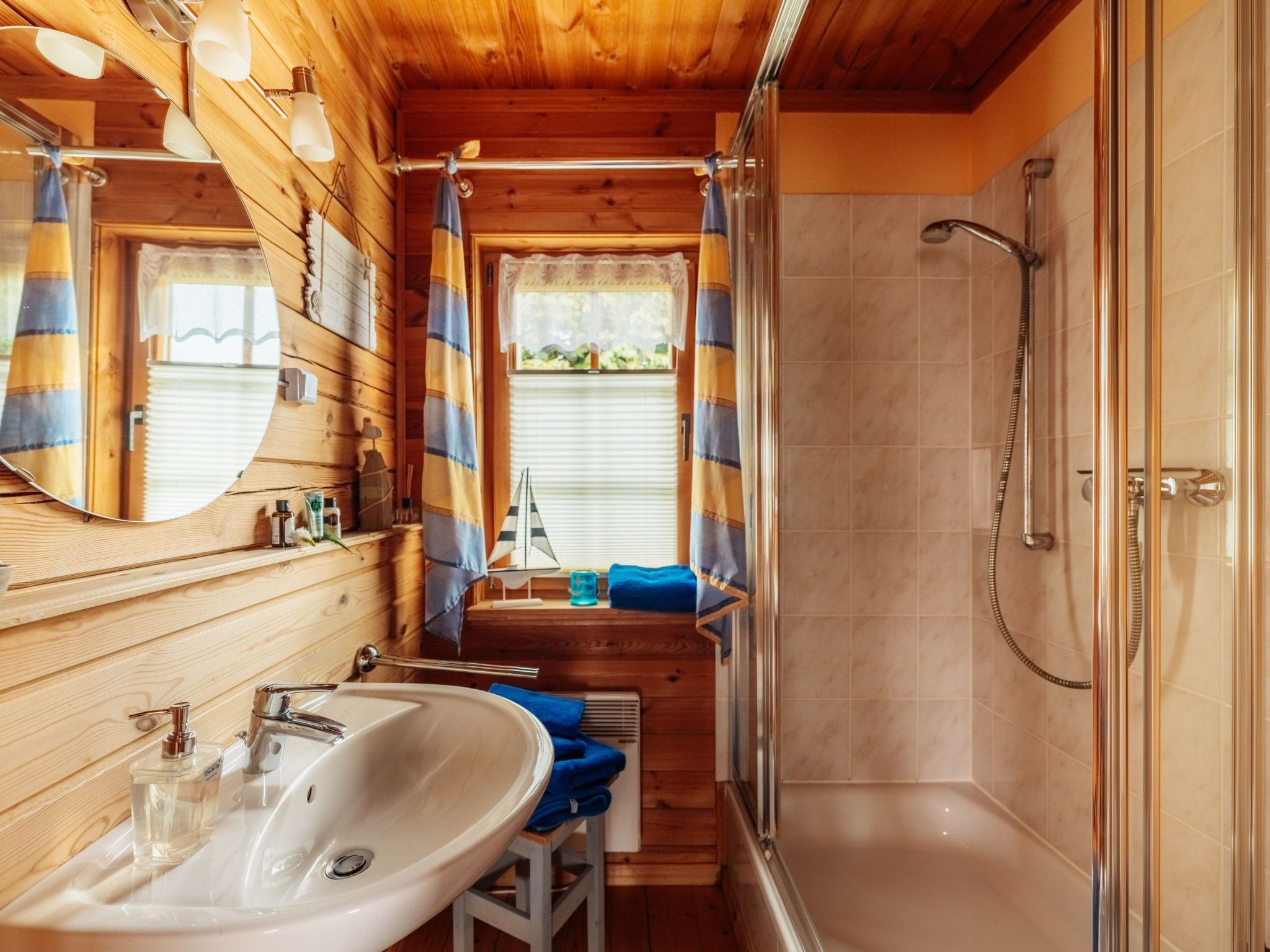 In Steina mit Kleinem Balkon-Drinnen