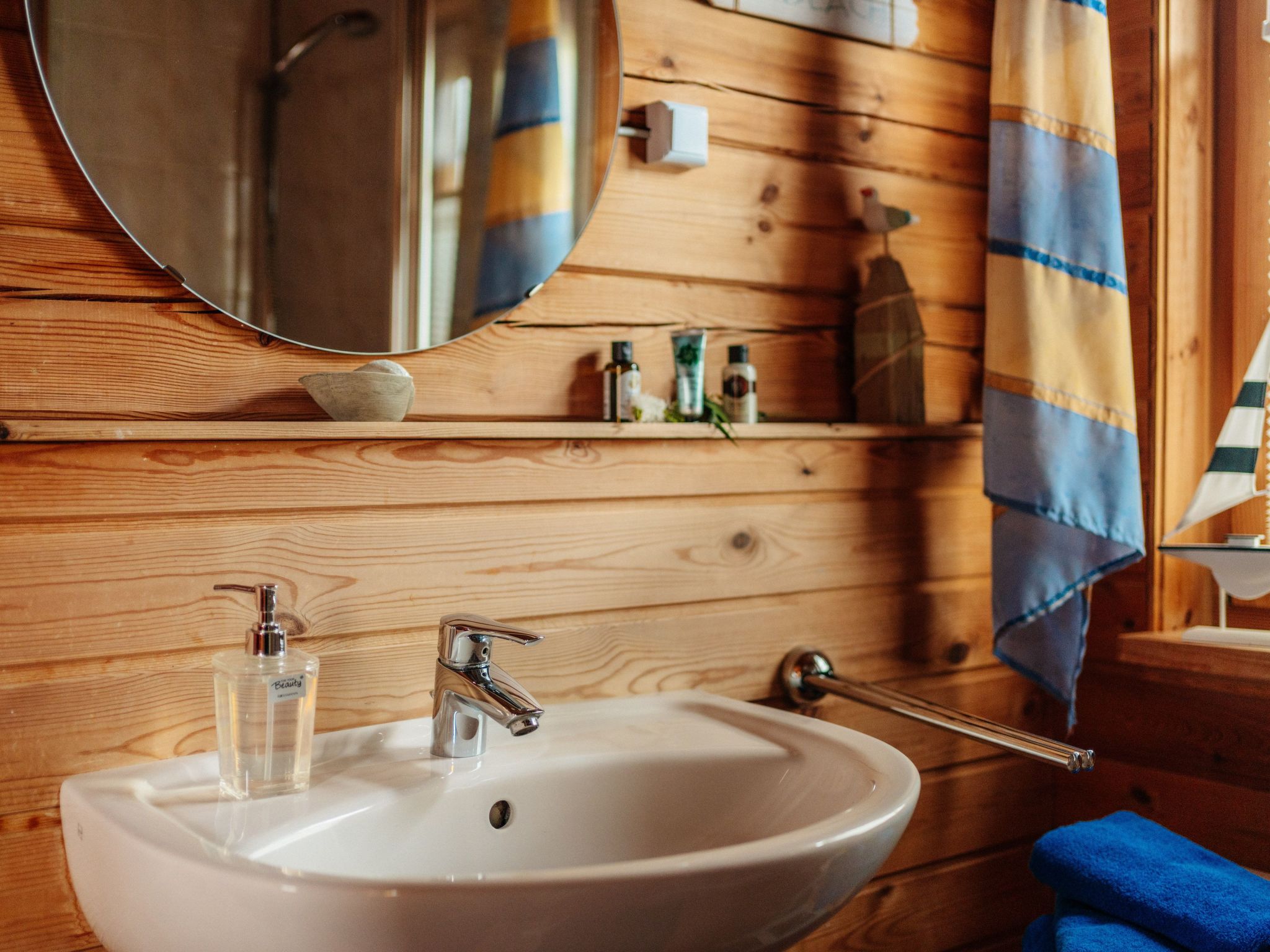 In Steina mit Kleinem Balkon-Drinnen