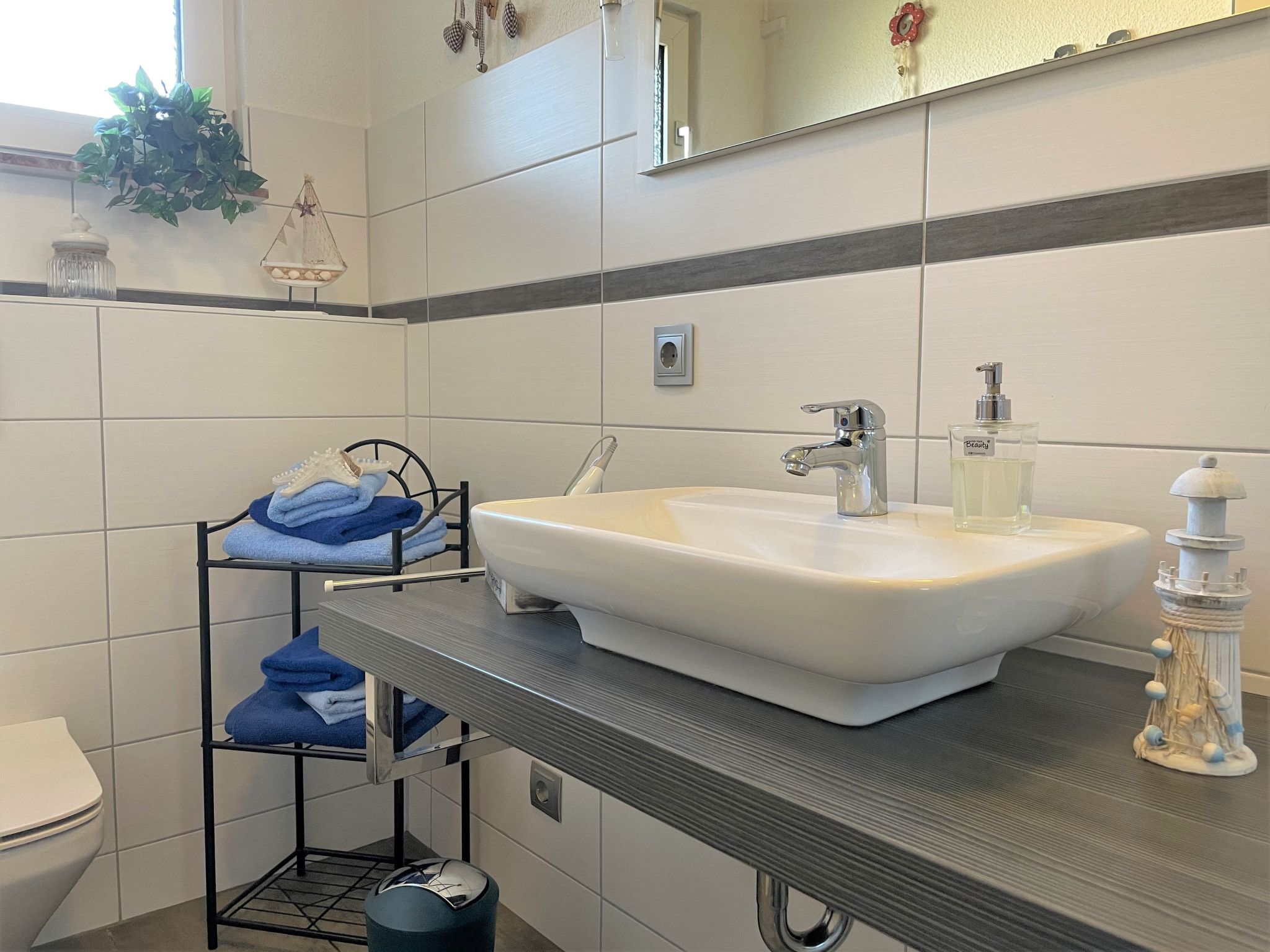 Modernes Ferienhaus mit Terrasse und Garten-Binnen