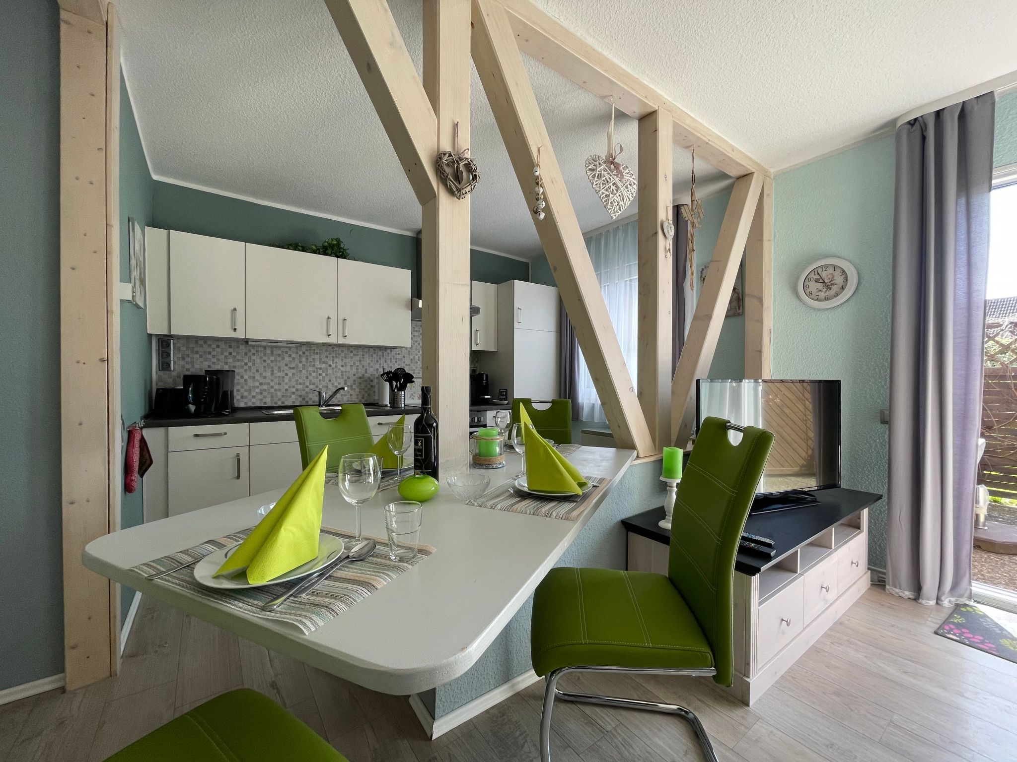 Modernes Ferienhaus mit Terrasse und Garten-Binnen