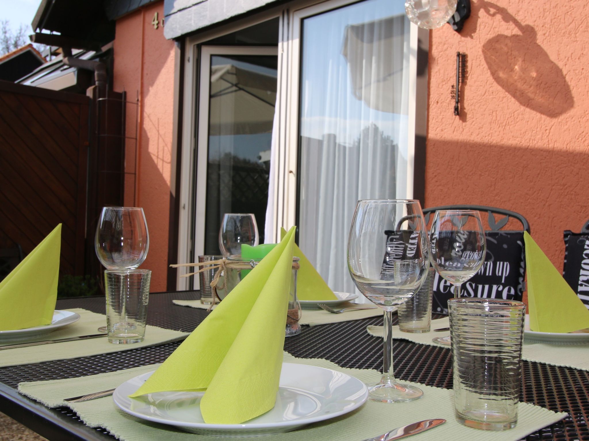 Modernes Ferienhaus mit Terrasse und Garten-Binnen