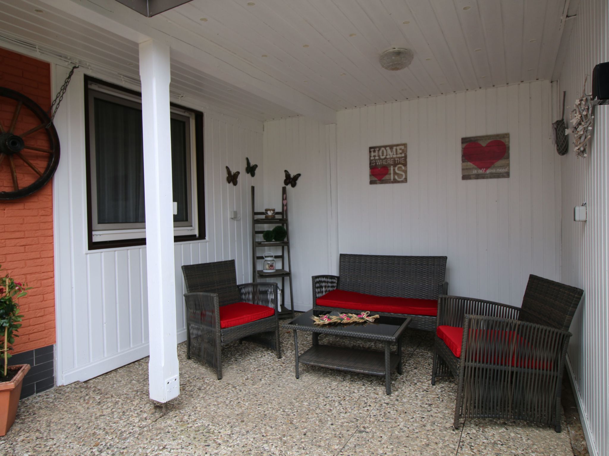 Modernes Ferienhaus mit Terrasse und Garten-Binnen