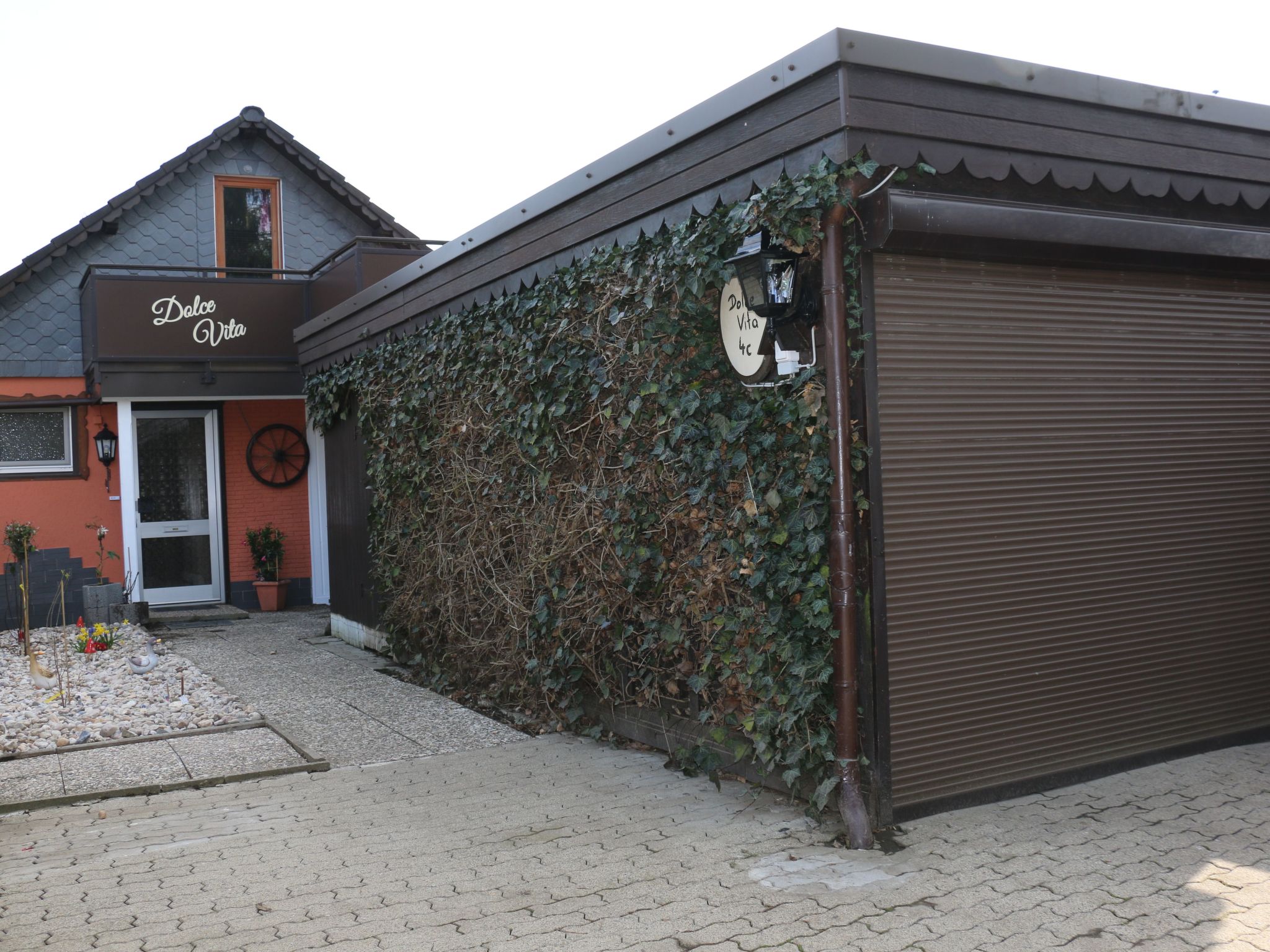 Modernes Ferienhaus mit Terrasse und Garten-Binnen