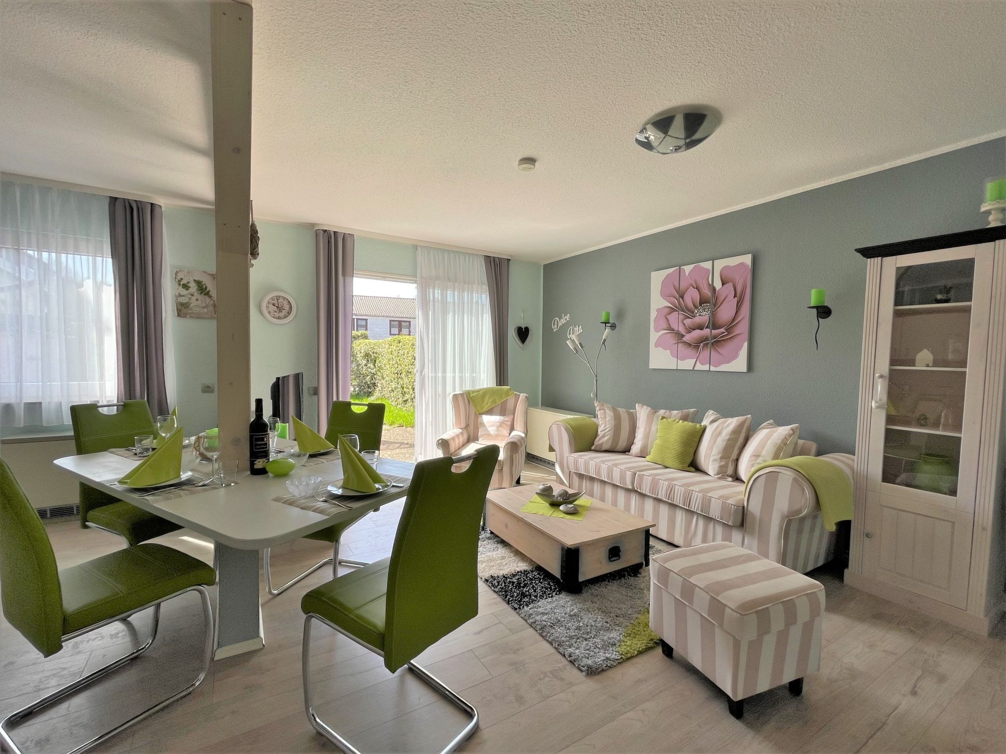 Modernes Ferienhaus mit Terrasse und Garten-Binnen