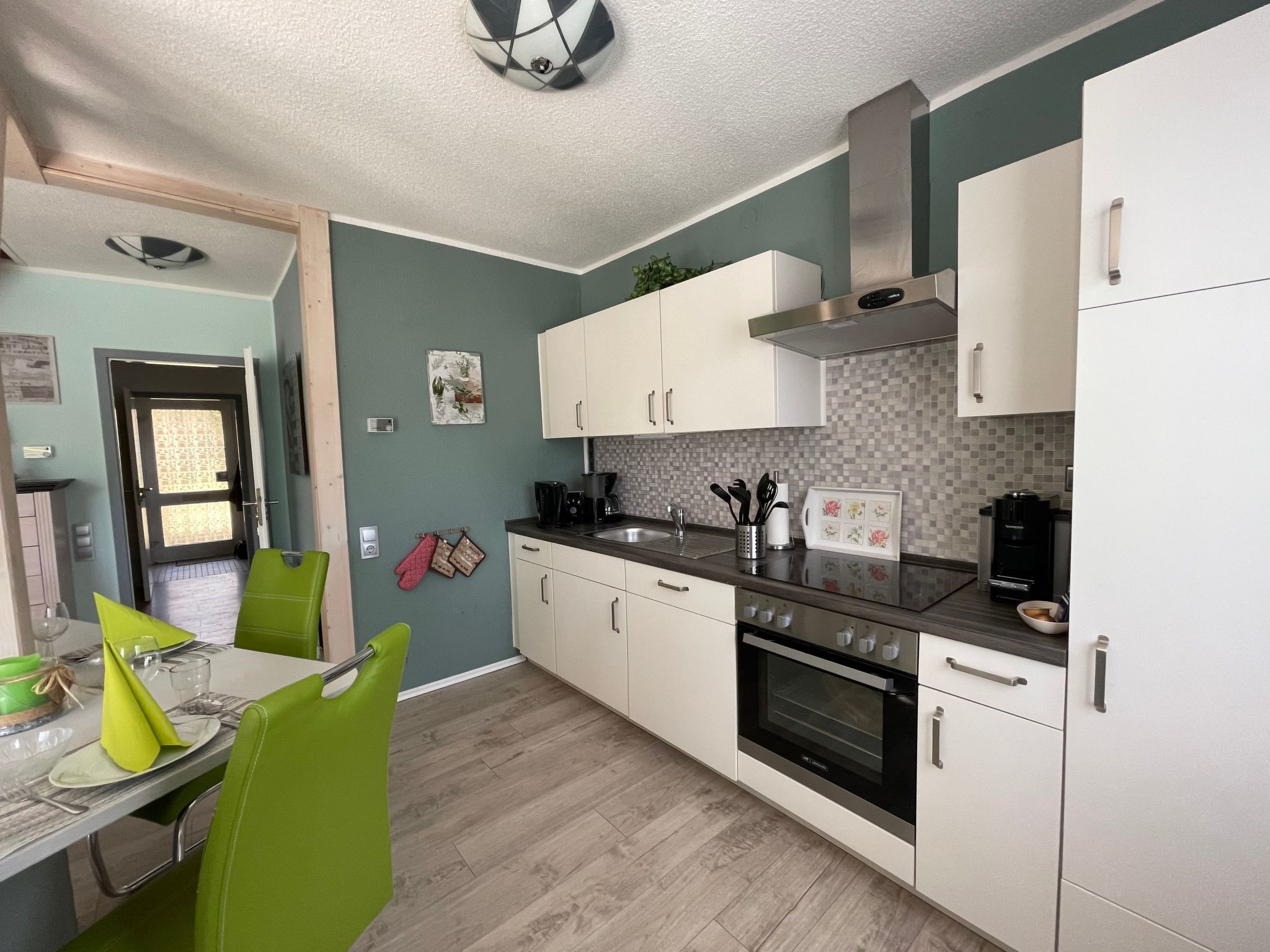 Modernes Ferienhaus mit Terrasse und Garten-Binnen