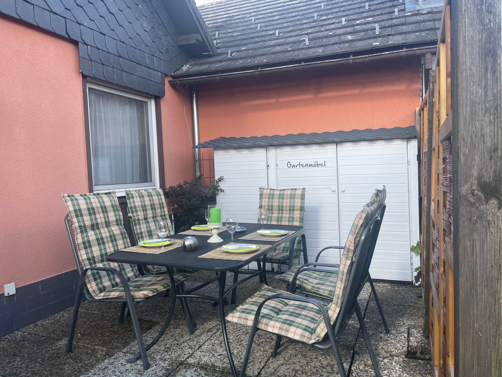 Modernes Ferienhaus mit Terrasse und Garten-Binnen