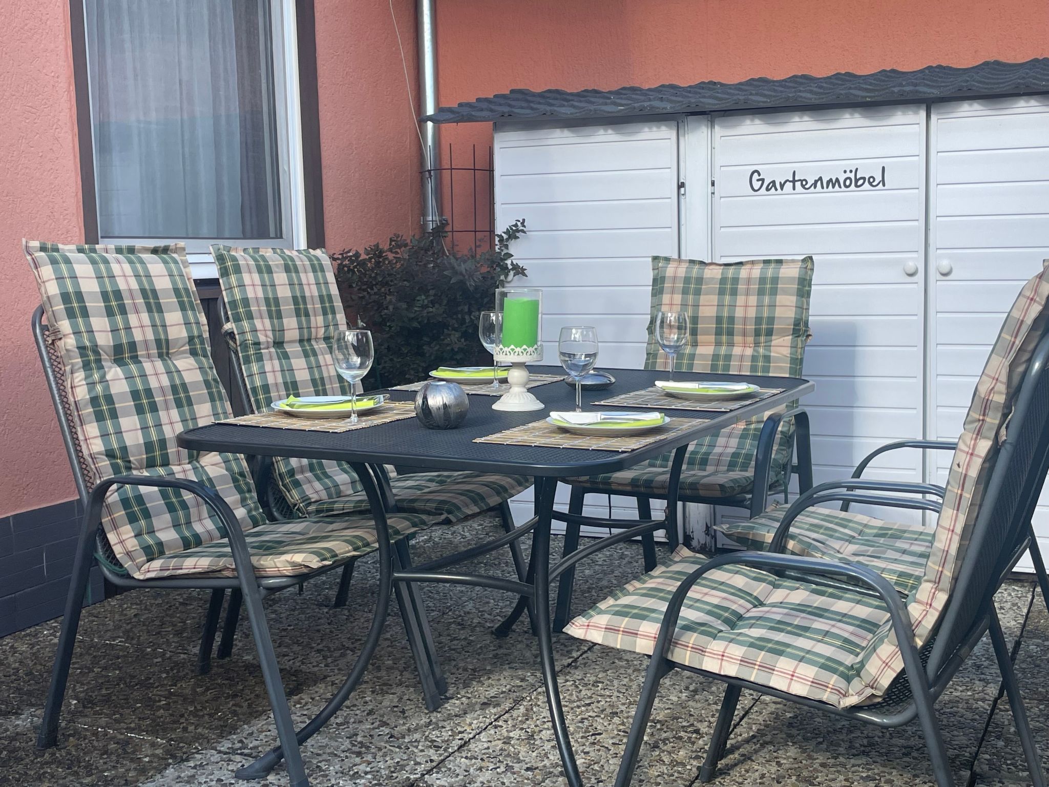 Modernes Ferienhaus mit Terrasse und Garten-Binnen