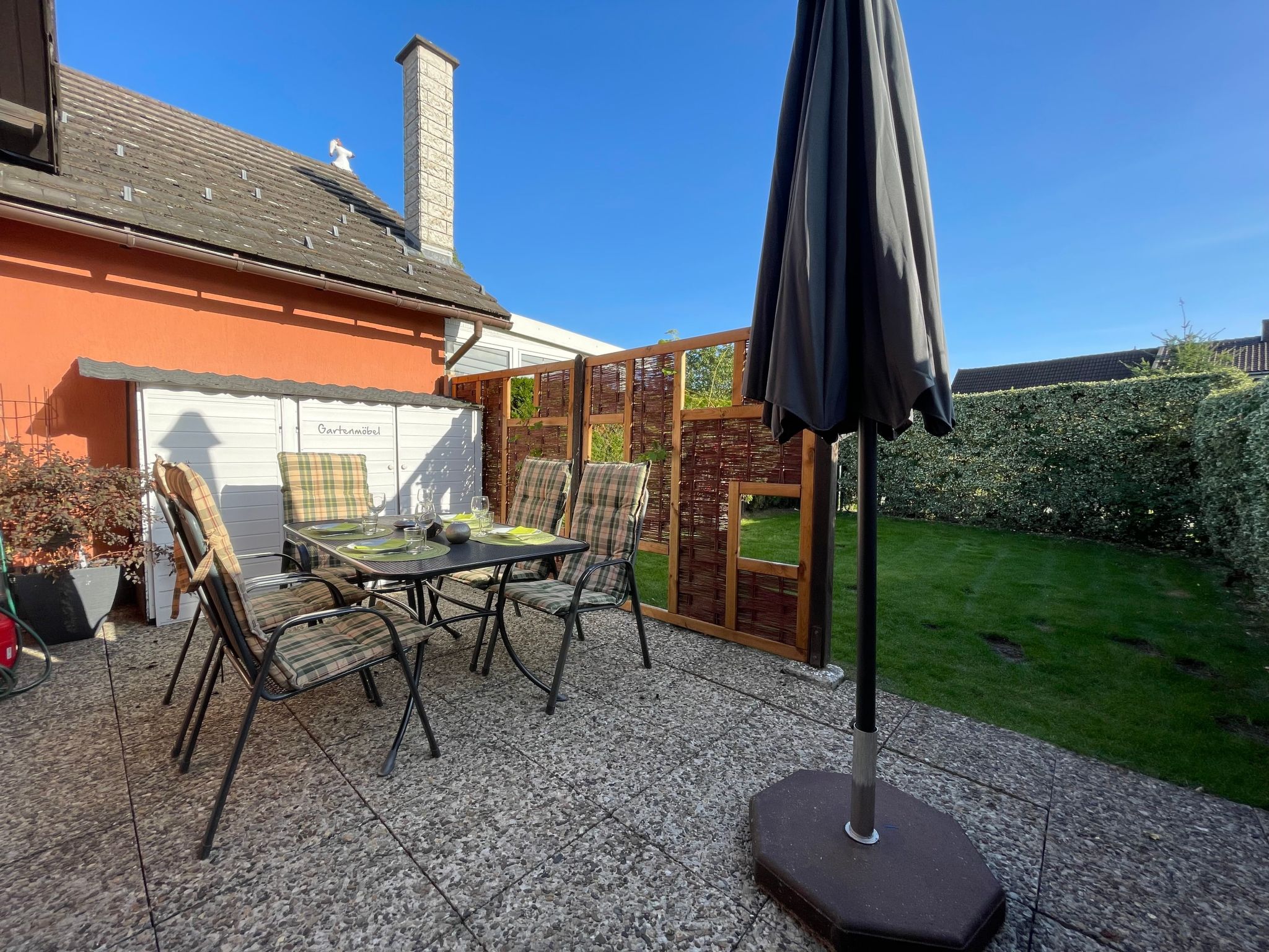 Modernes Ferienhaus mit Terrasse und Garten-Binnen