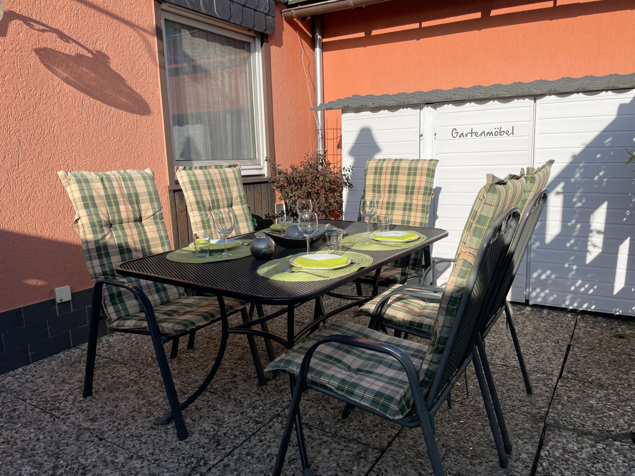 Modernes Ferienhaus mit Terrasse und Garten-Binnen