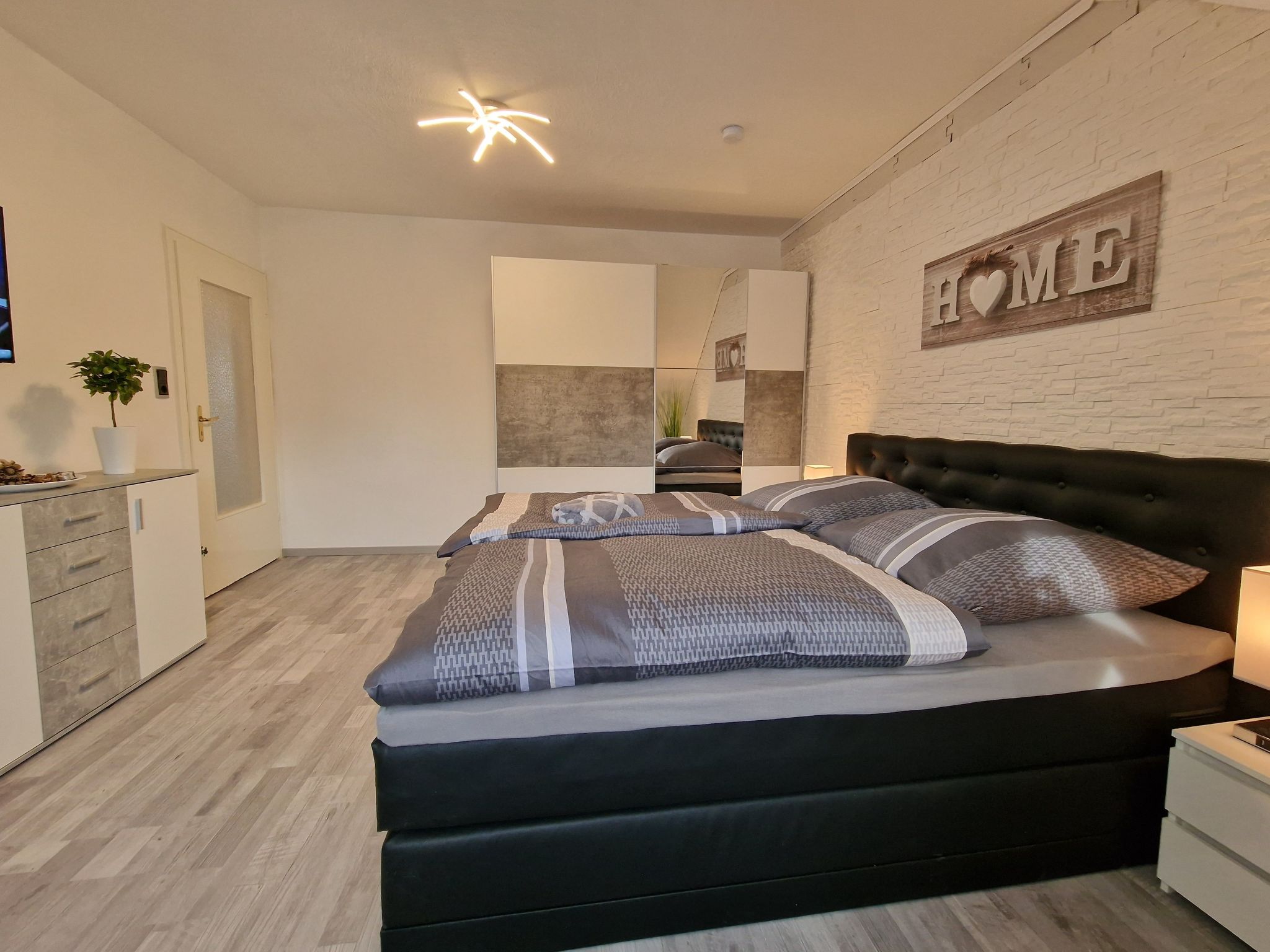 Exklusives und helles Apartment im Zentrum-Image-tags.info