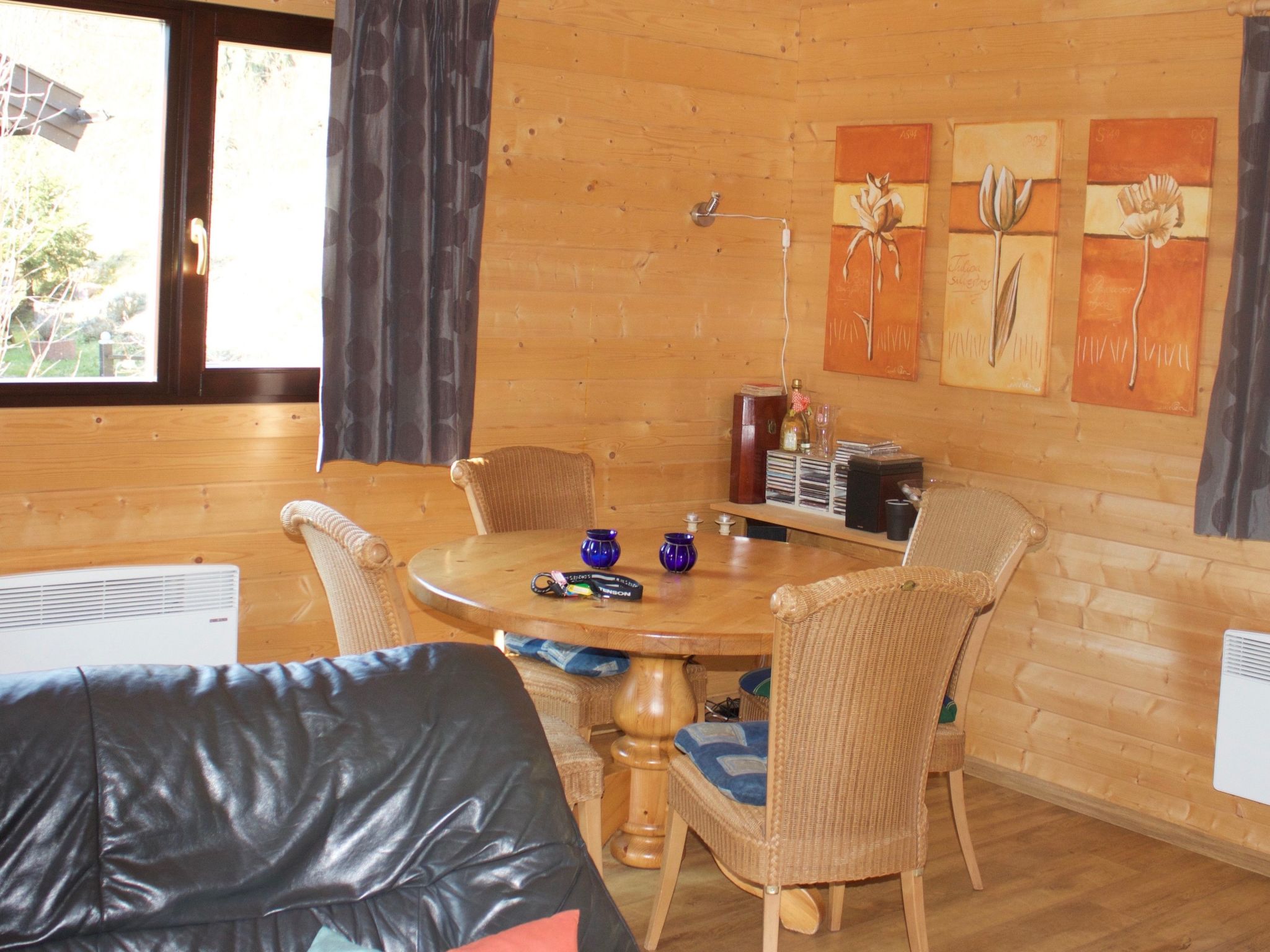 Mit Privatparkplatz-Drinnen