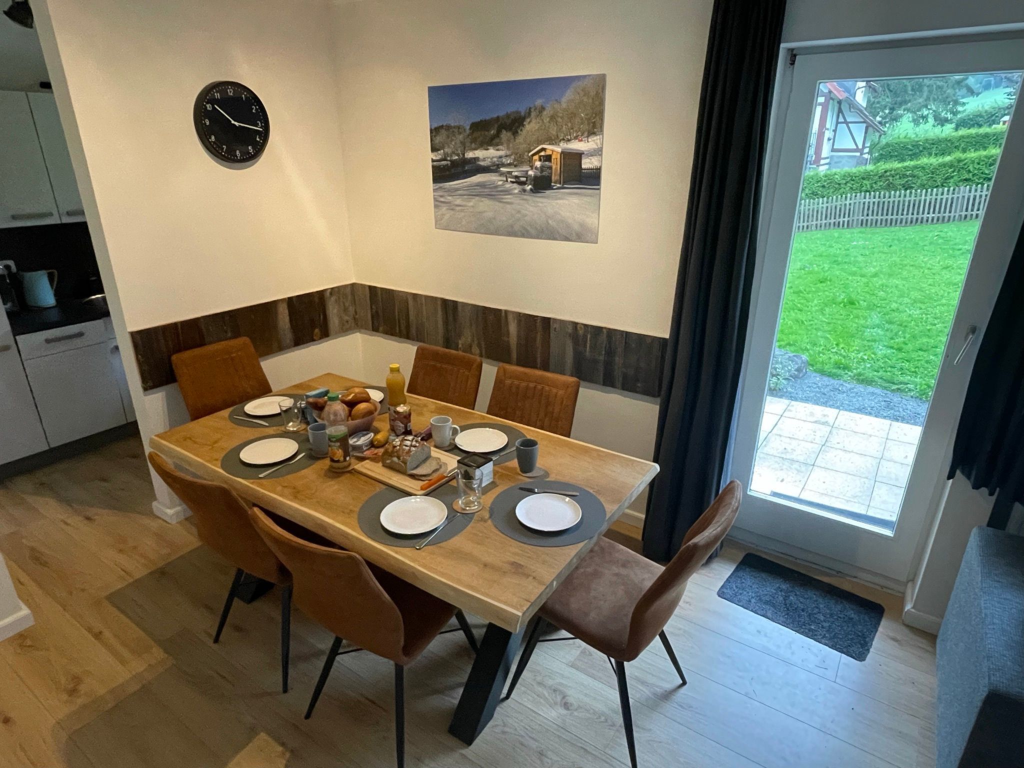 Renovierte Wohnung in Schwalefeld mit Garten, Terrasse und Grill