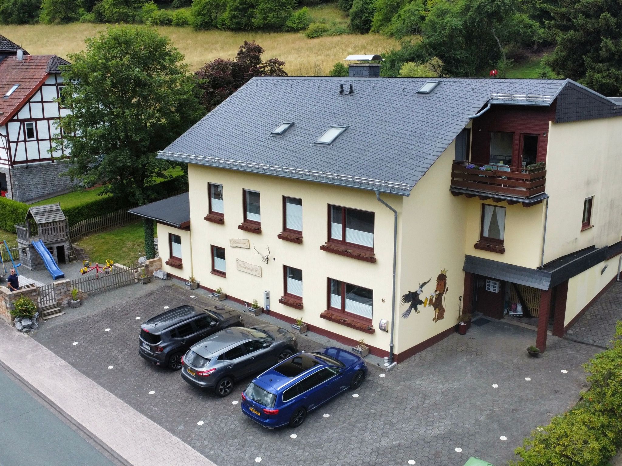 Renovierte Wohnung in Schwalefeld mit Garten, Terrasse und Grill-Image-tags.info