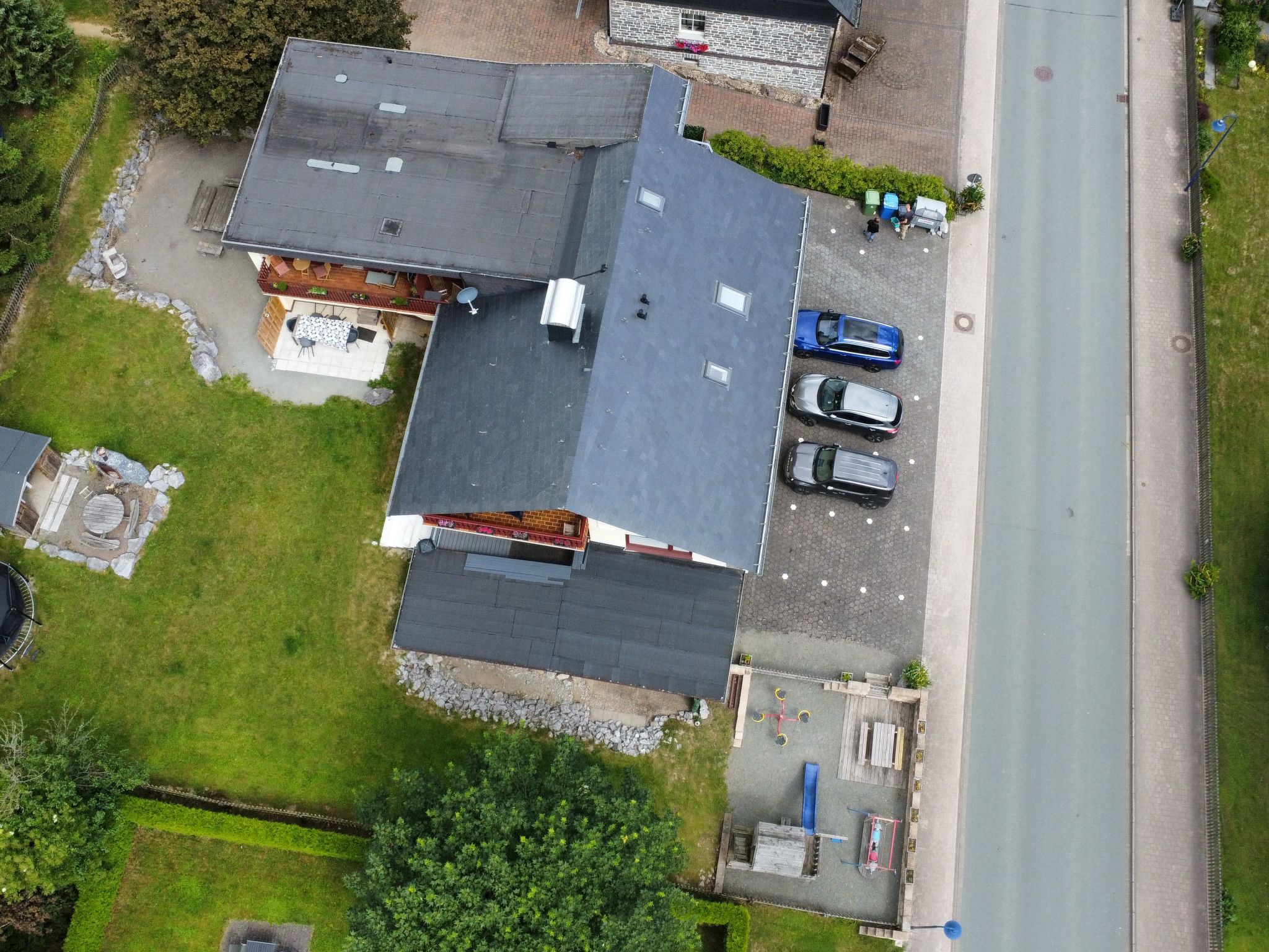 Renovierte Wohnung in Schwalefeld mit Garten, Terrasse und Grill-Image-tags.info