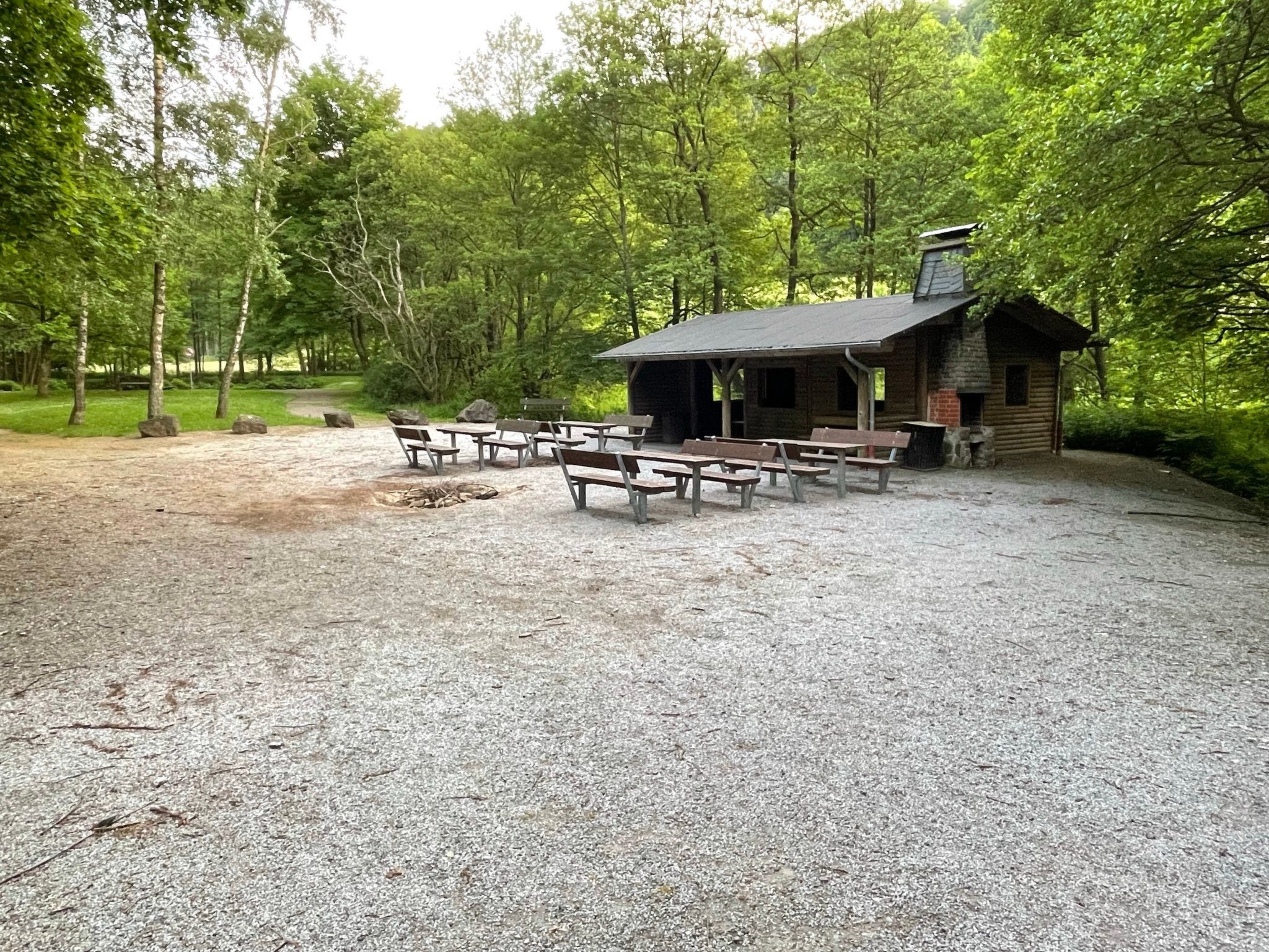 Renovierte Wohnung in Schwalefeld mit Garten, Terrasse und Grill-Image-tags.info