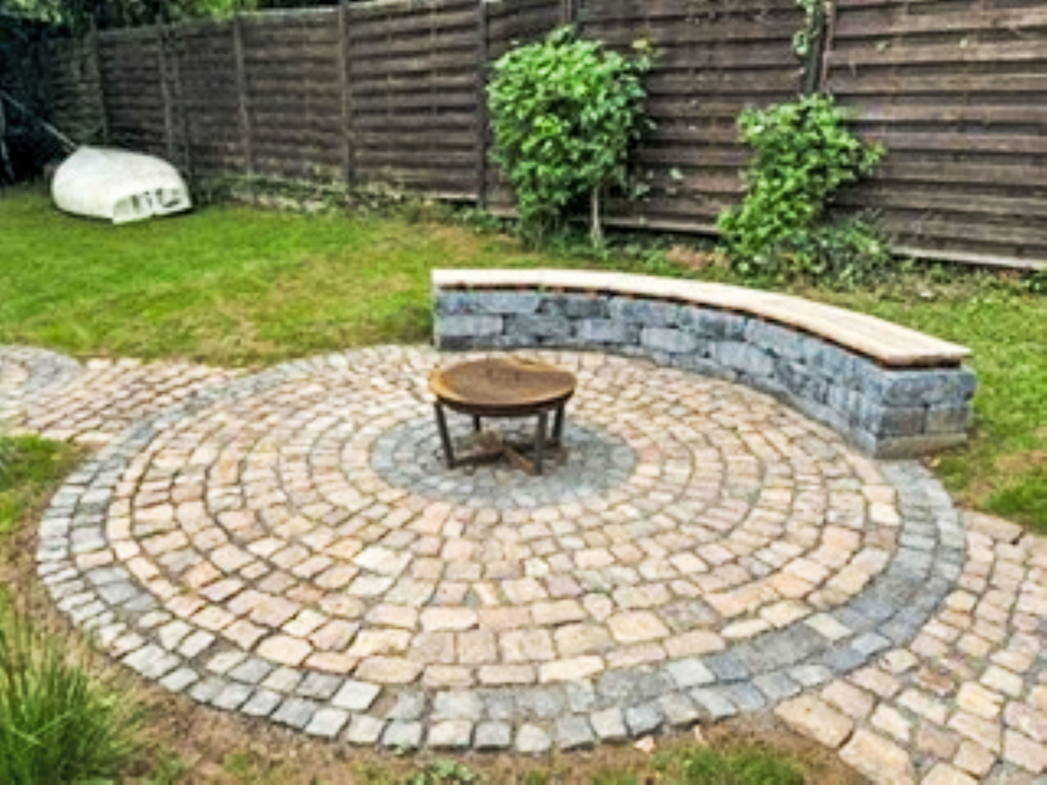 Familie Zinser mit Gartensauna - Buiten