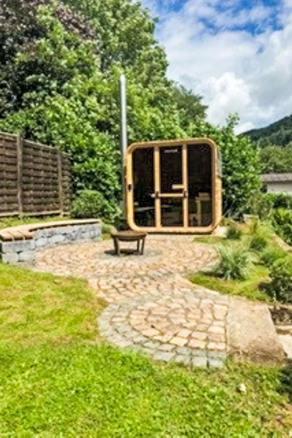 Familie Zinser mit Gartensauna - Buiten