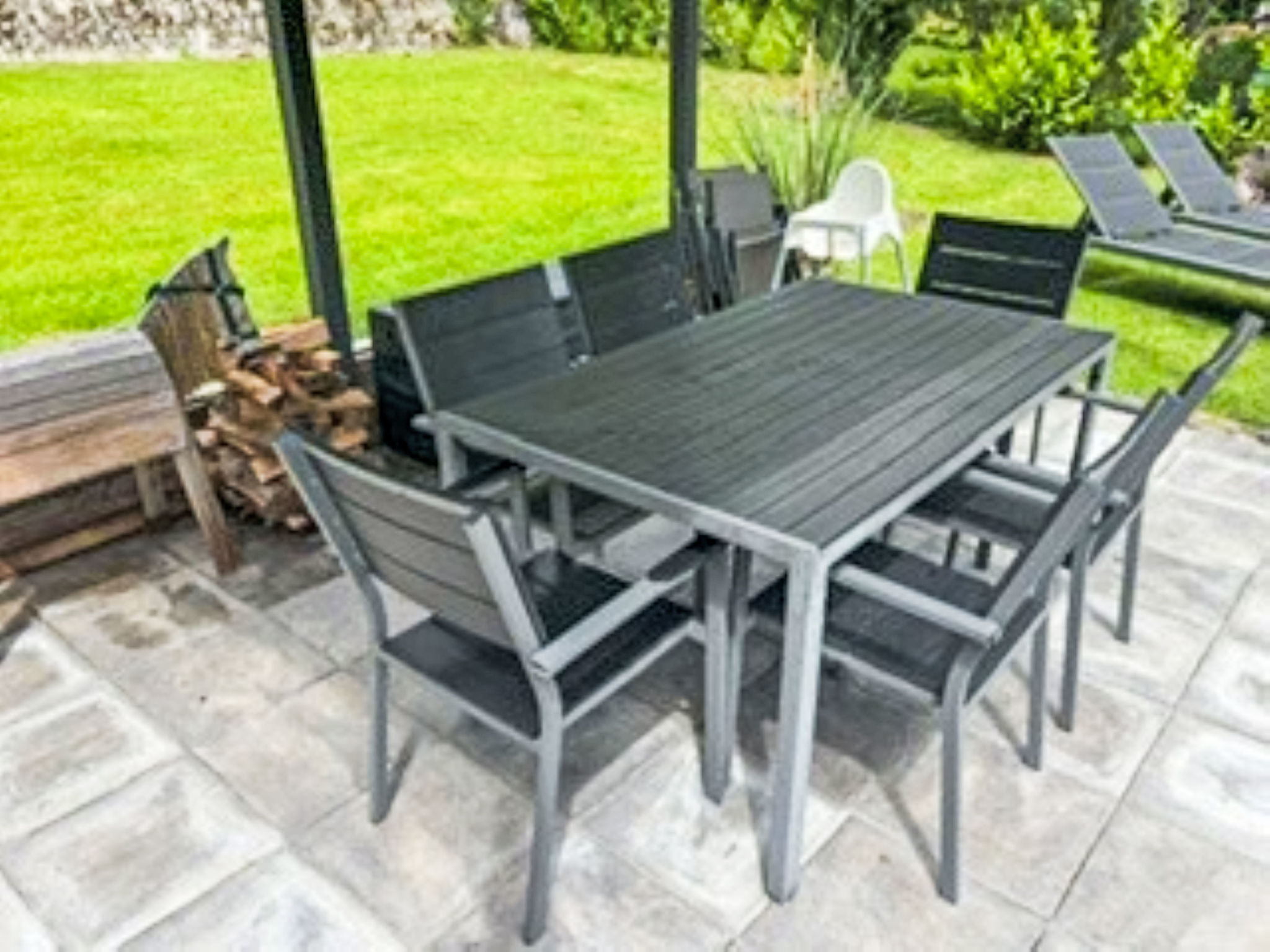 Familie Zinser mit Gartensauna - Buiten