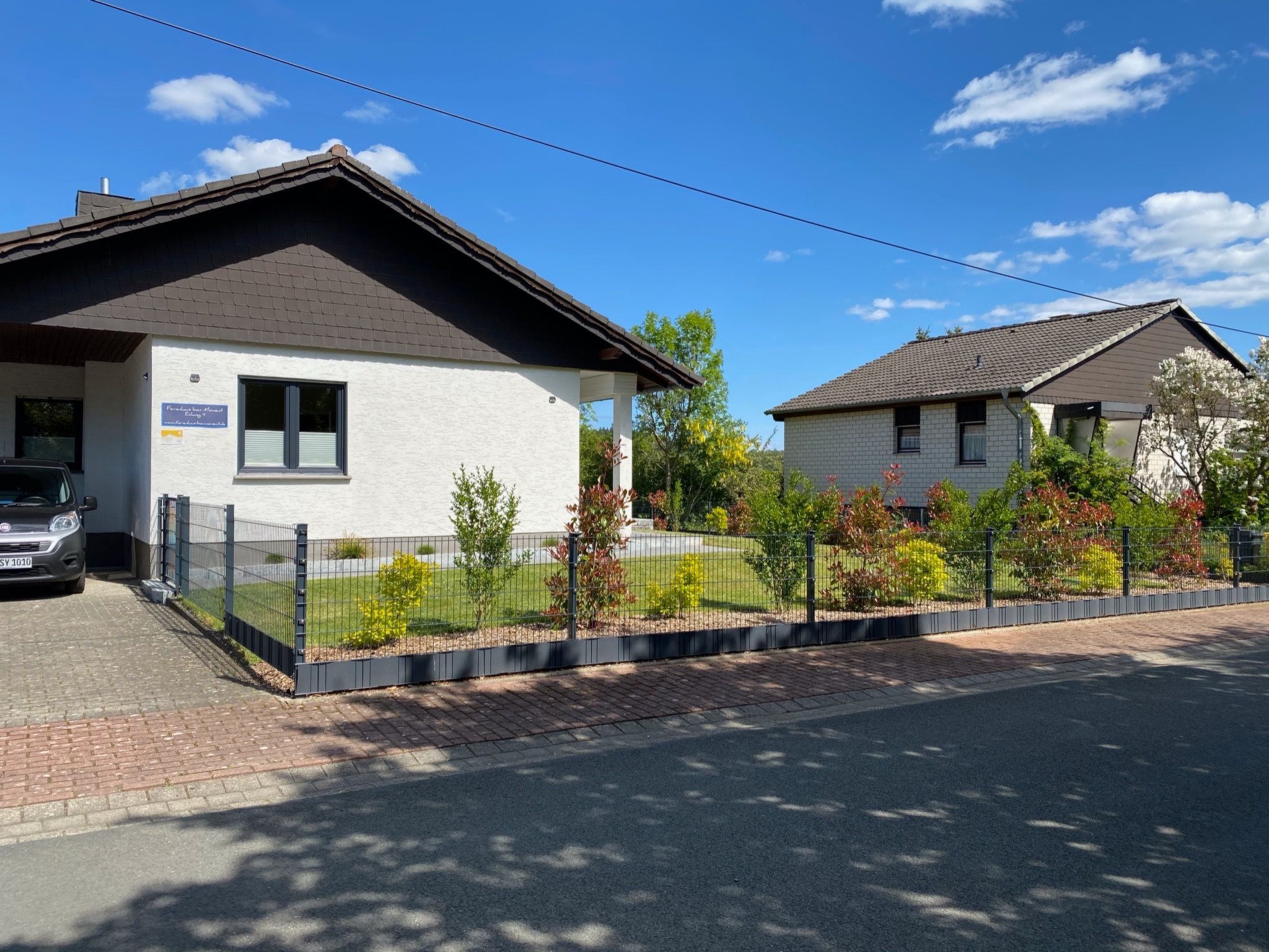 Mit Garten, Grill und Terrasse