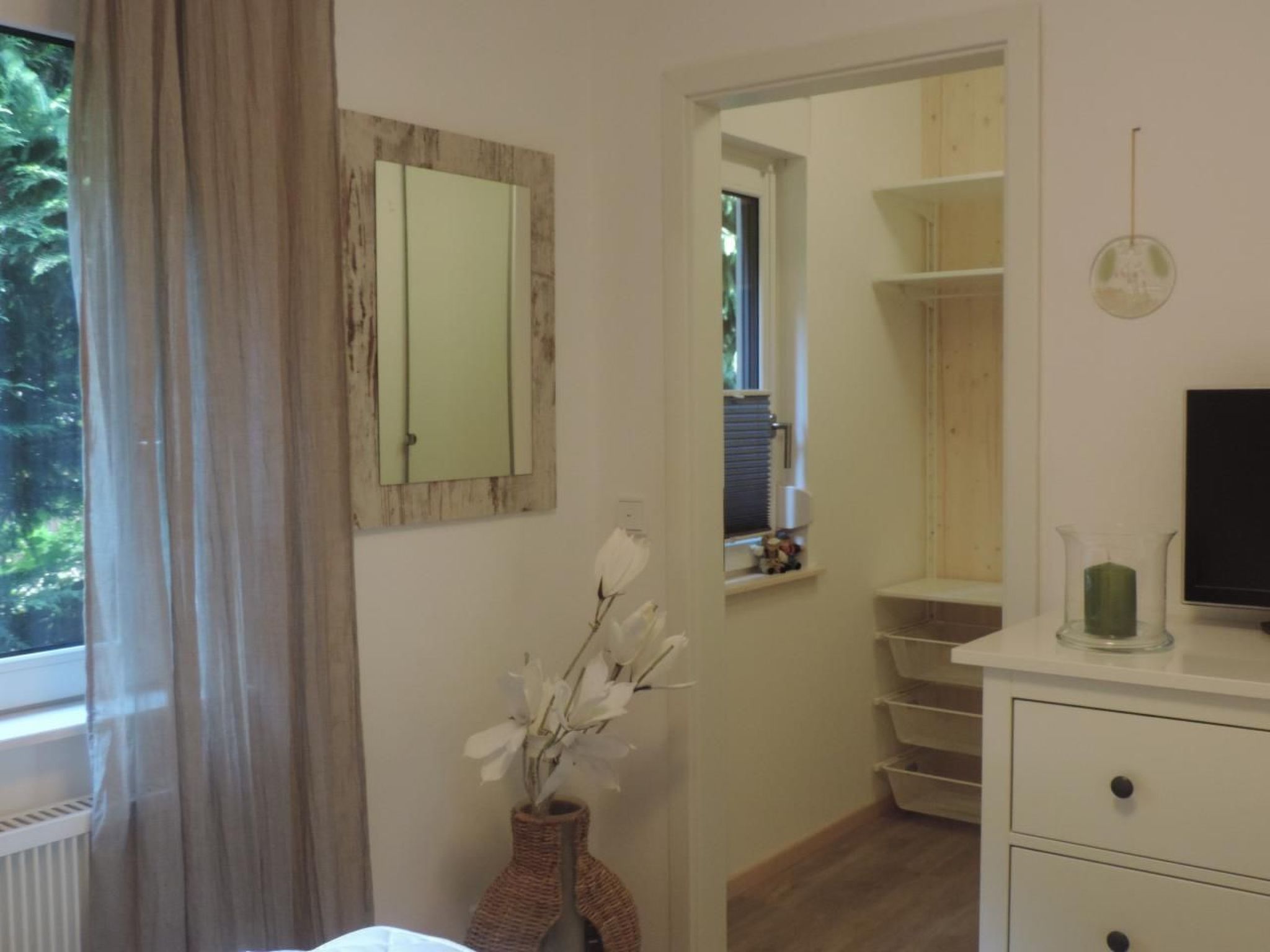 Gartenblick in Vöhl-Basdorf-Inside