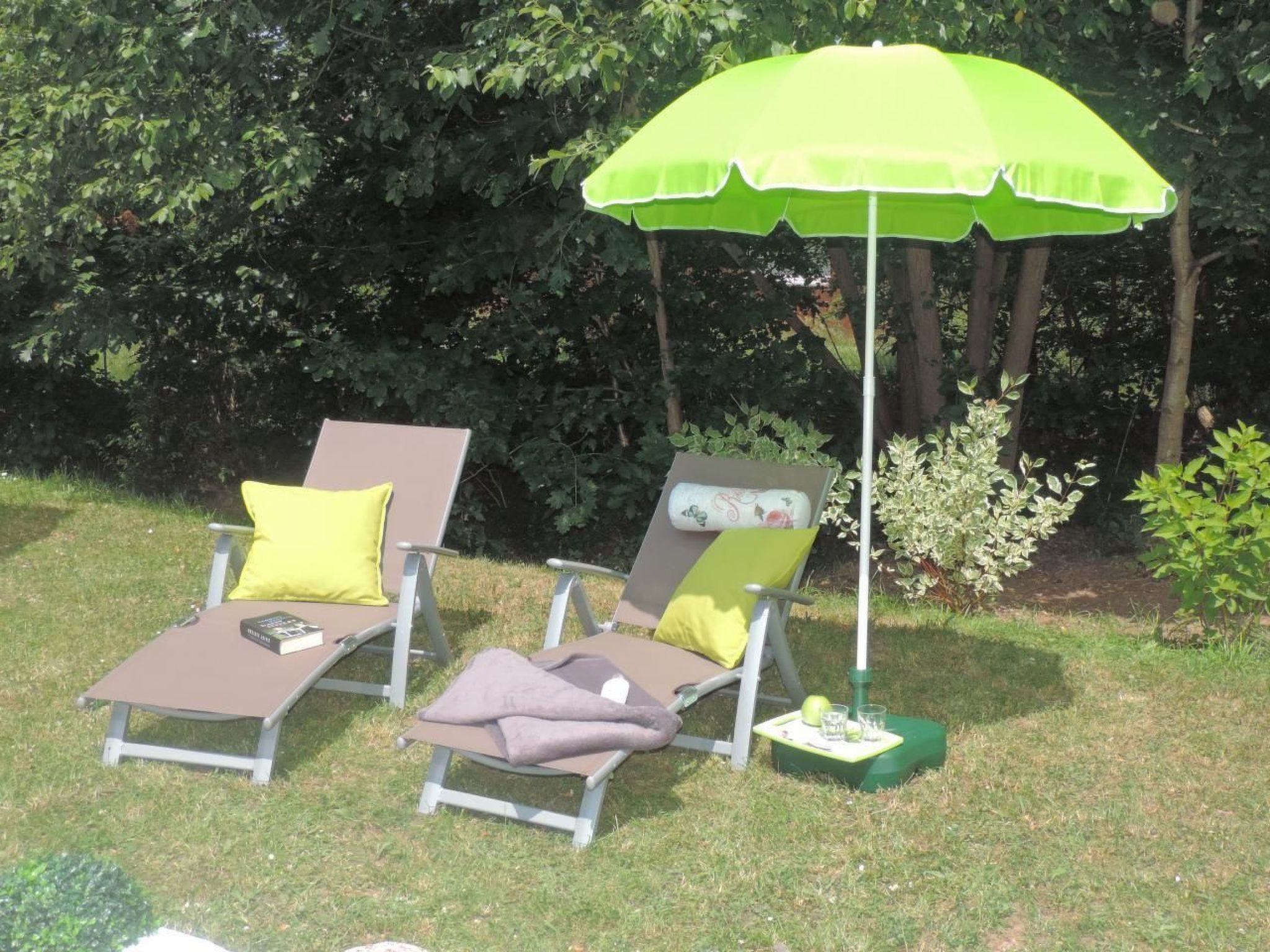 Gartenblick in Vöhl-Basdorf-Inside