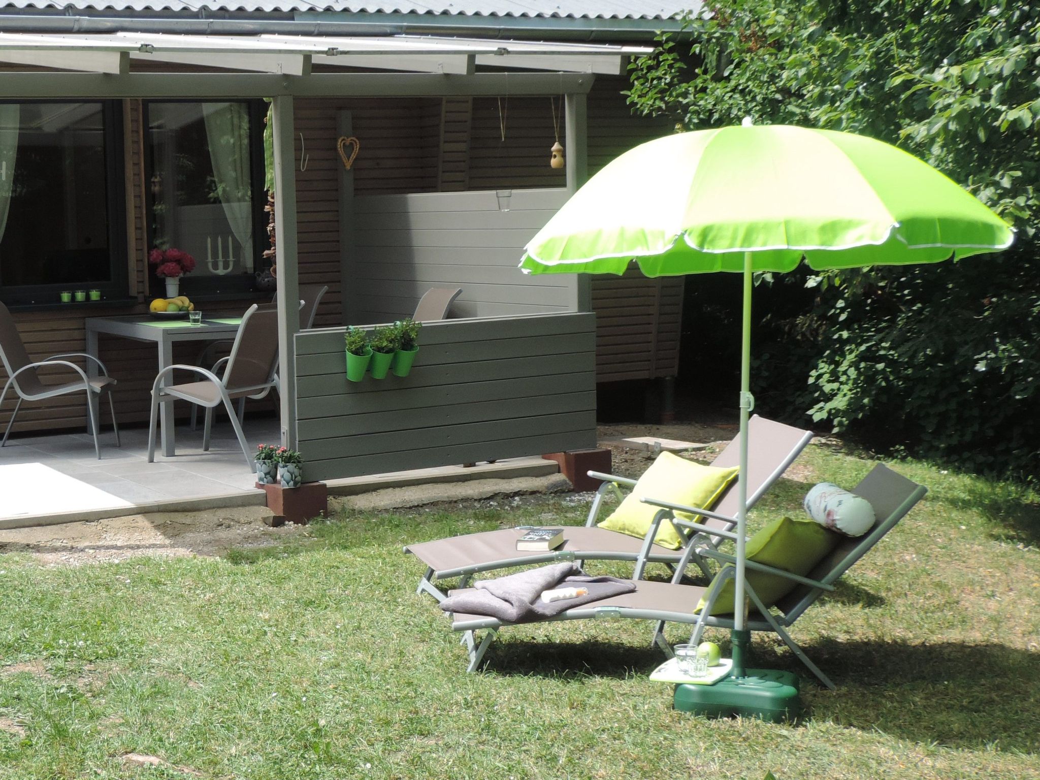 Gartenblick in Vöhl-Basdorf-Inside