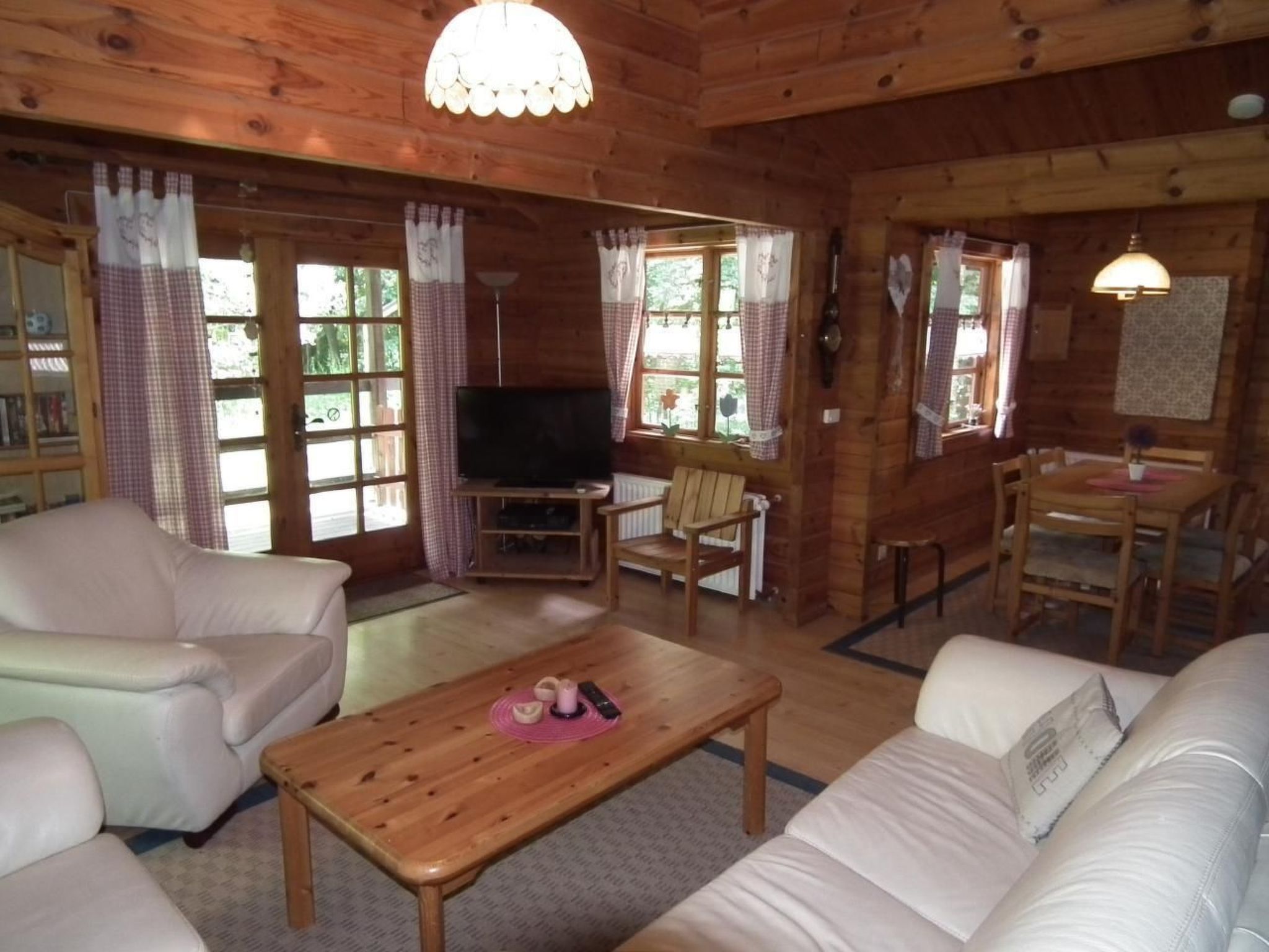 Wunderschönes Ferienhaus am Waldrand-Binnen