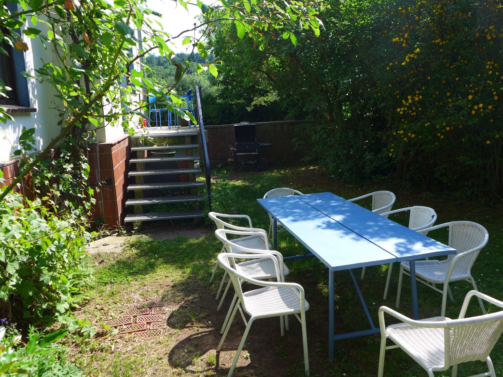 Großzügige Fewo im Künstlerhaus-Outside