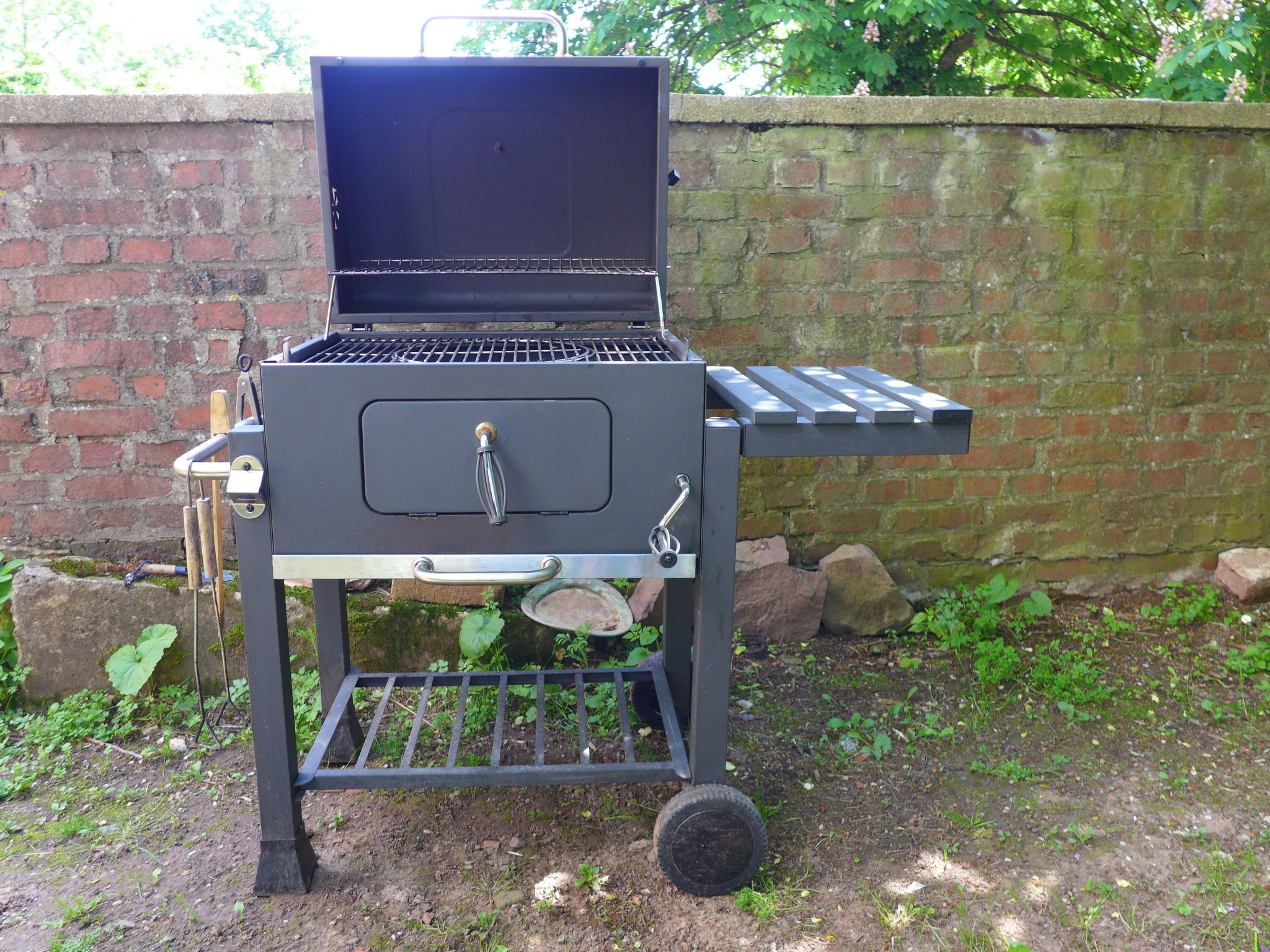 Großzügige Fewo im Künstlerhaus-Outside