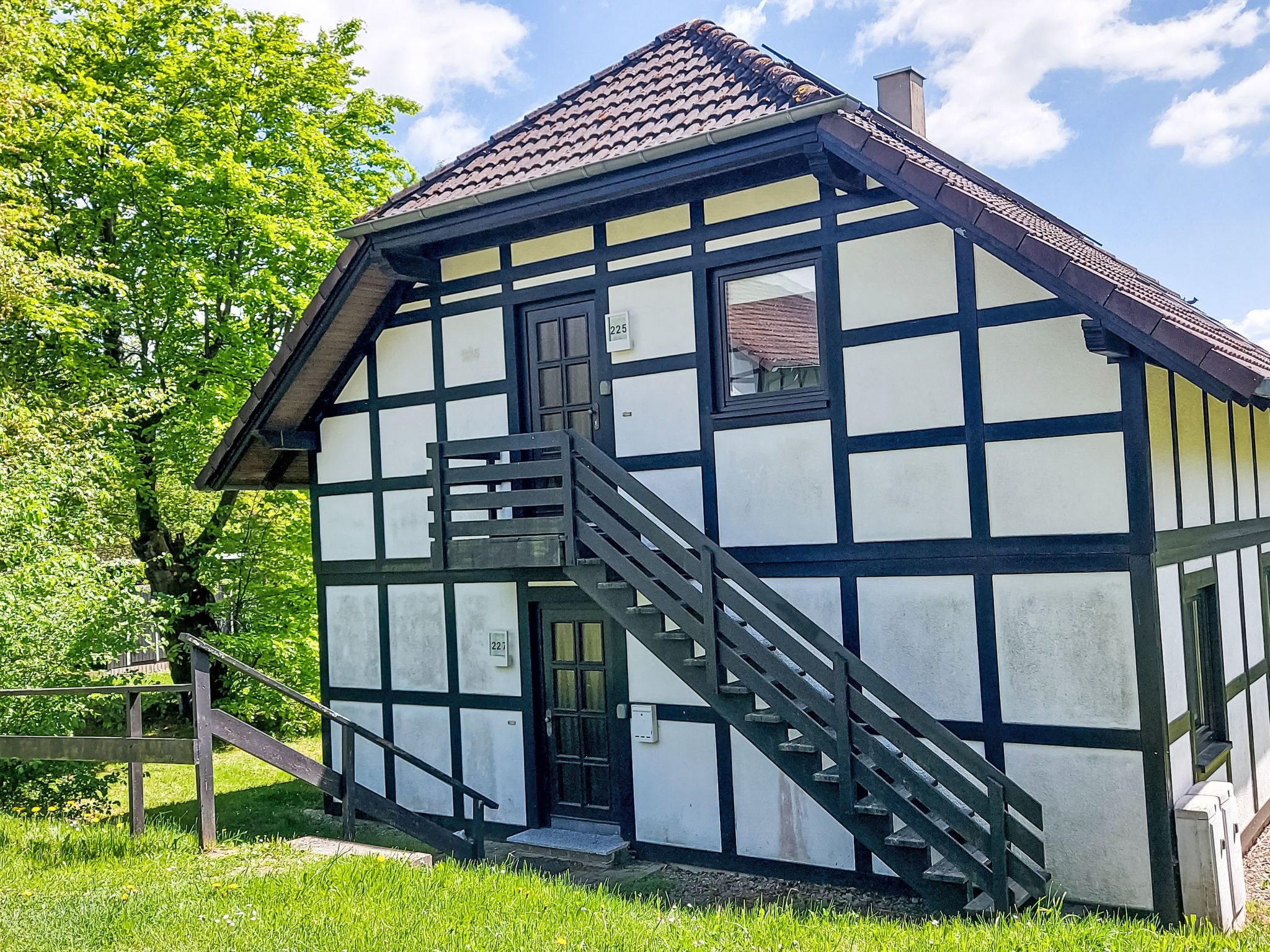Sternberg 225-Outside