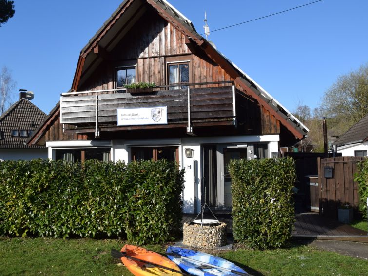 Vakantiehuis met open haard en verwarmd zwembad in Frielendorf in Frielendorf