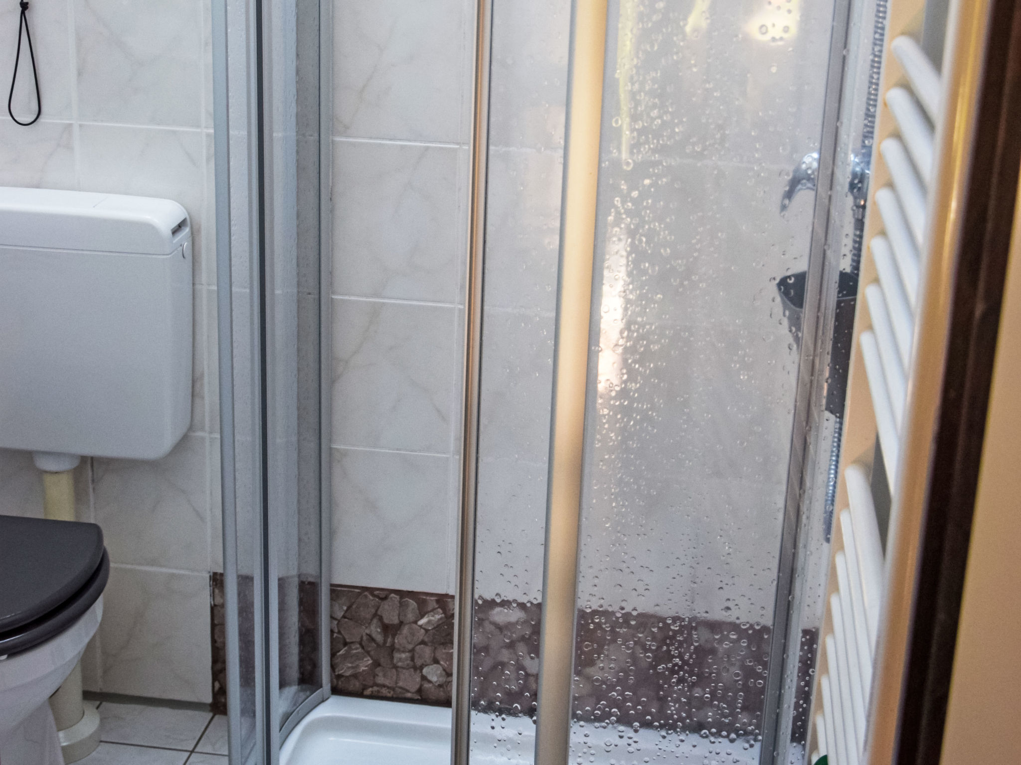Maison mit Hot Tub – Salle de bains, photo 15 sur 47