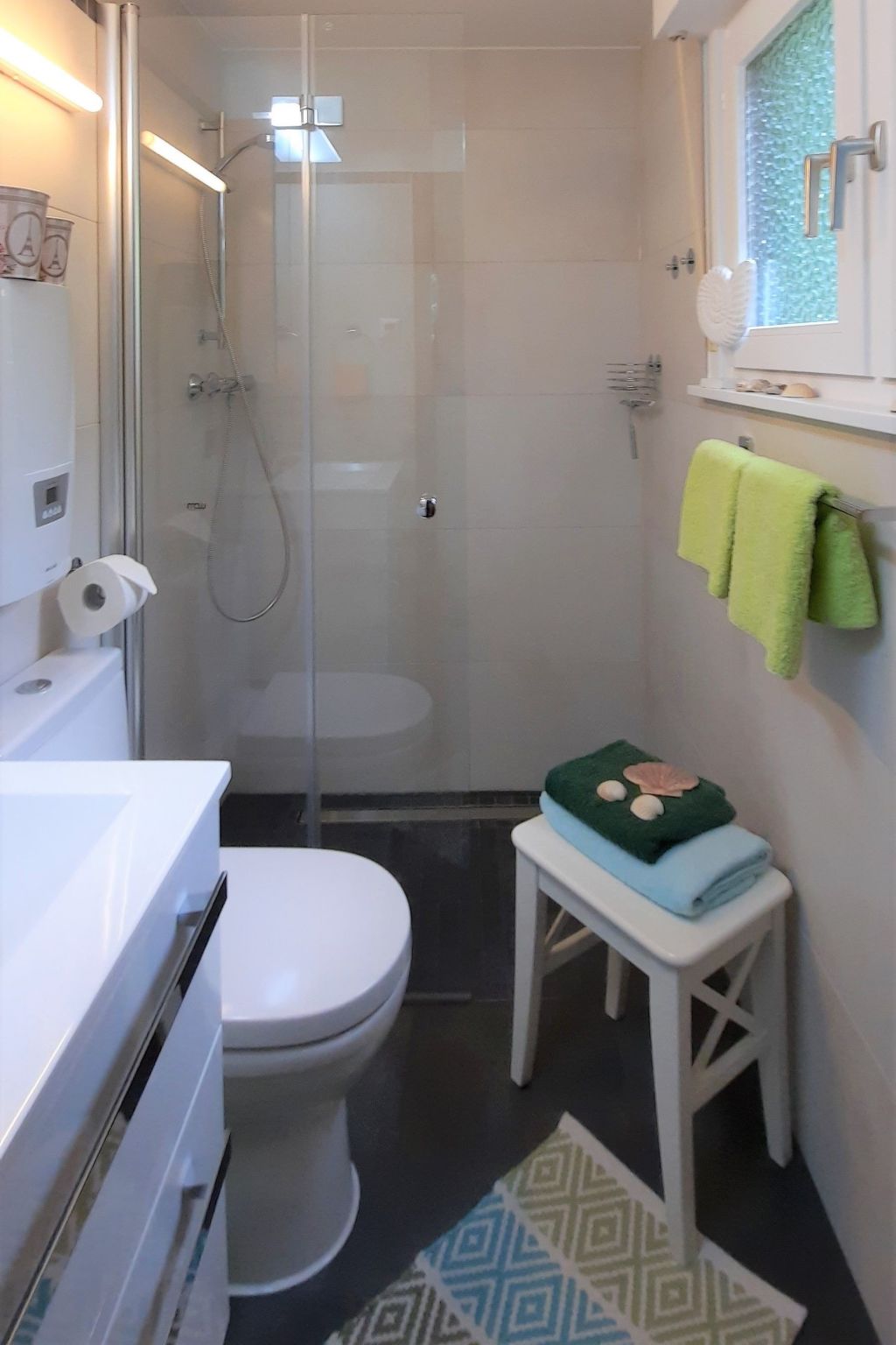 Schlossblick mit Teilseeblick-Drinnen