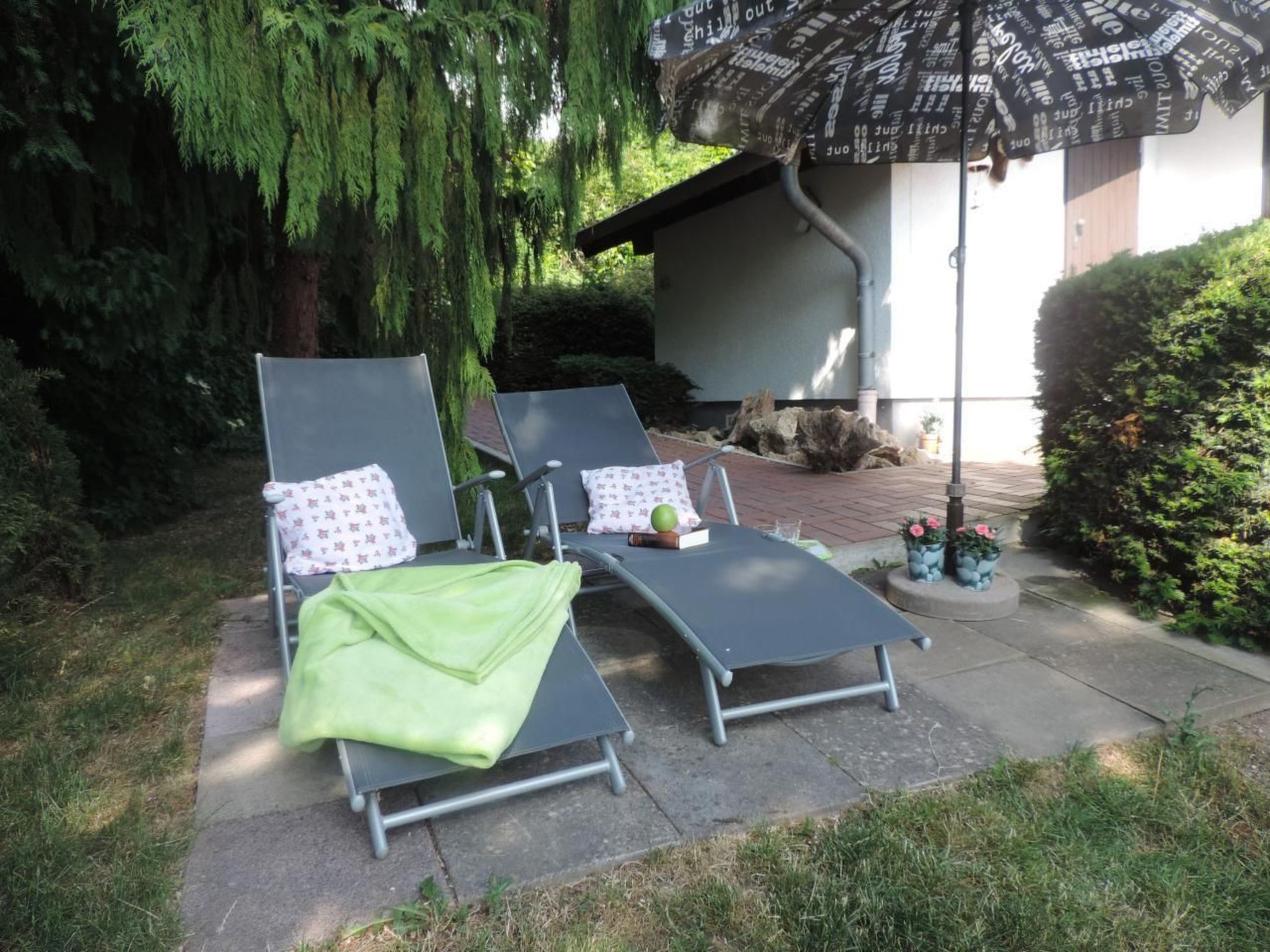 Schlossblick mit Teilseeblick-Drinnen