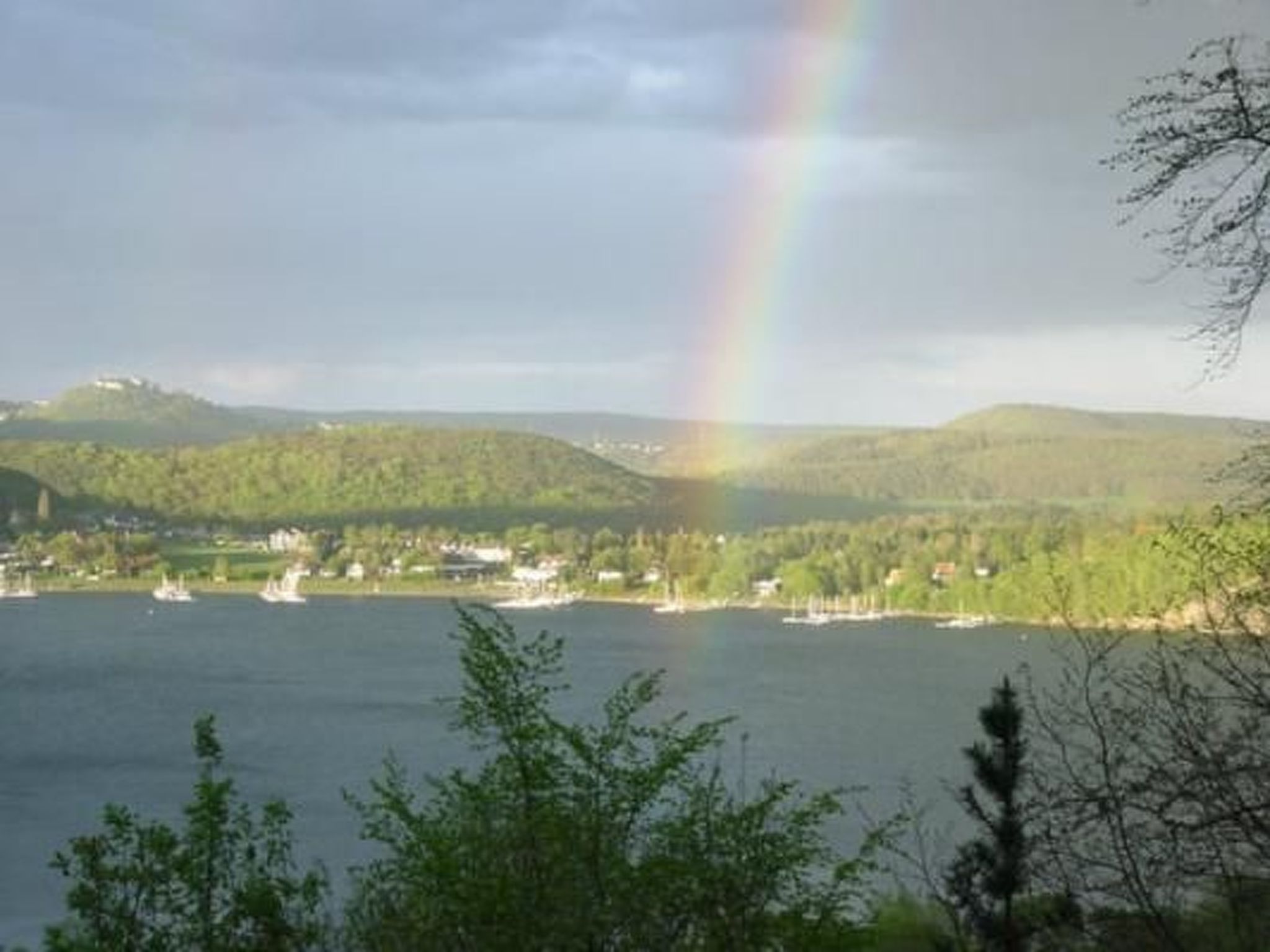 Schlossblick mit Teilseeblick-Drinnen