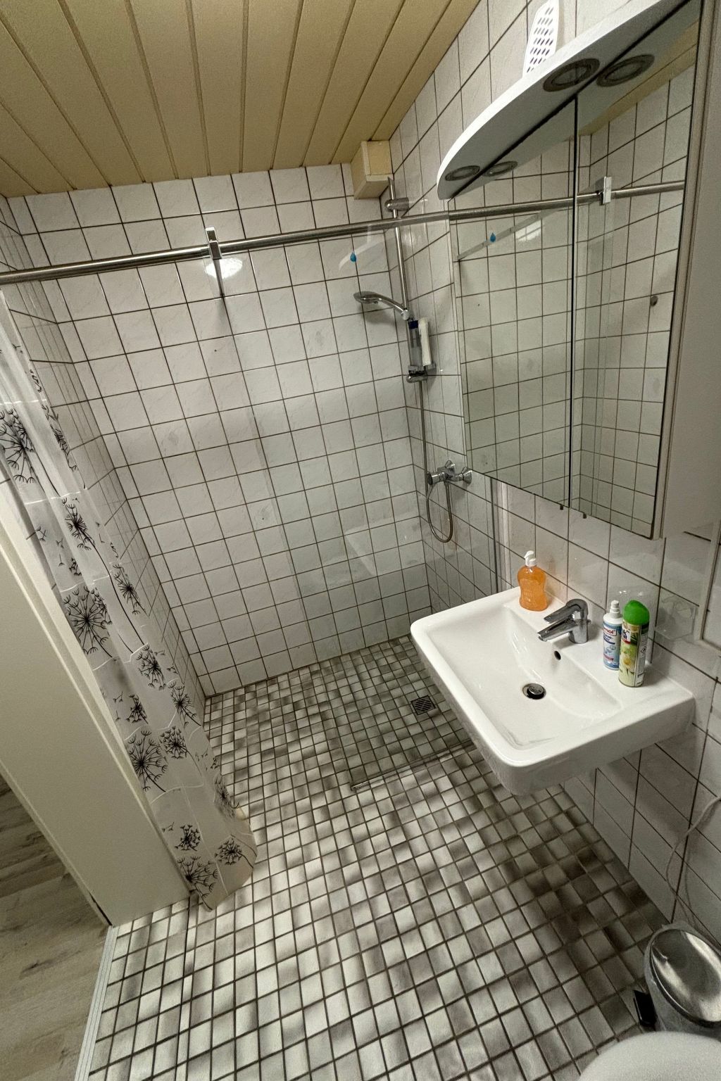 Quartier Wenzelnberg kleines Doppelzimmer Raum 1 - Binnen