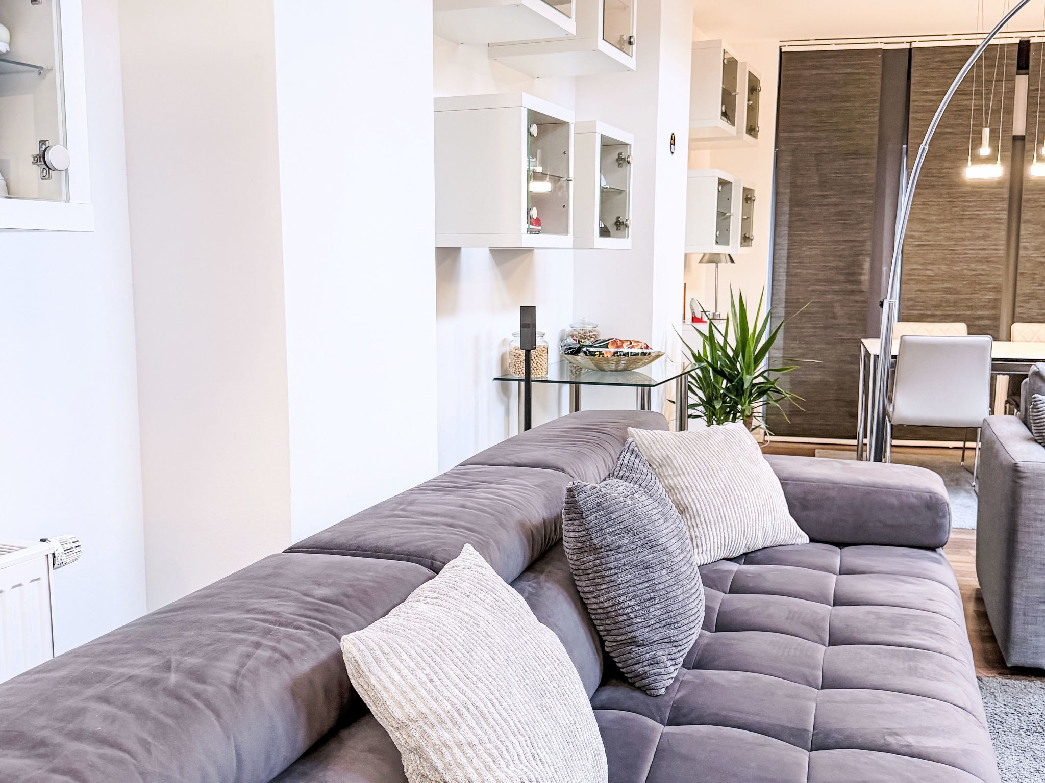 Appartement Exklusives Loft im Herzen von Düsseldorf – Séjour, photo 55 sur 75