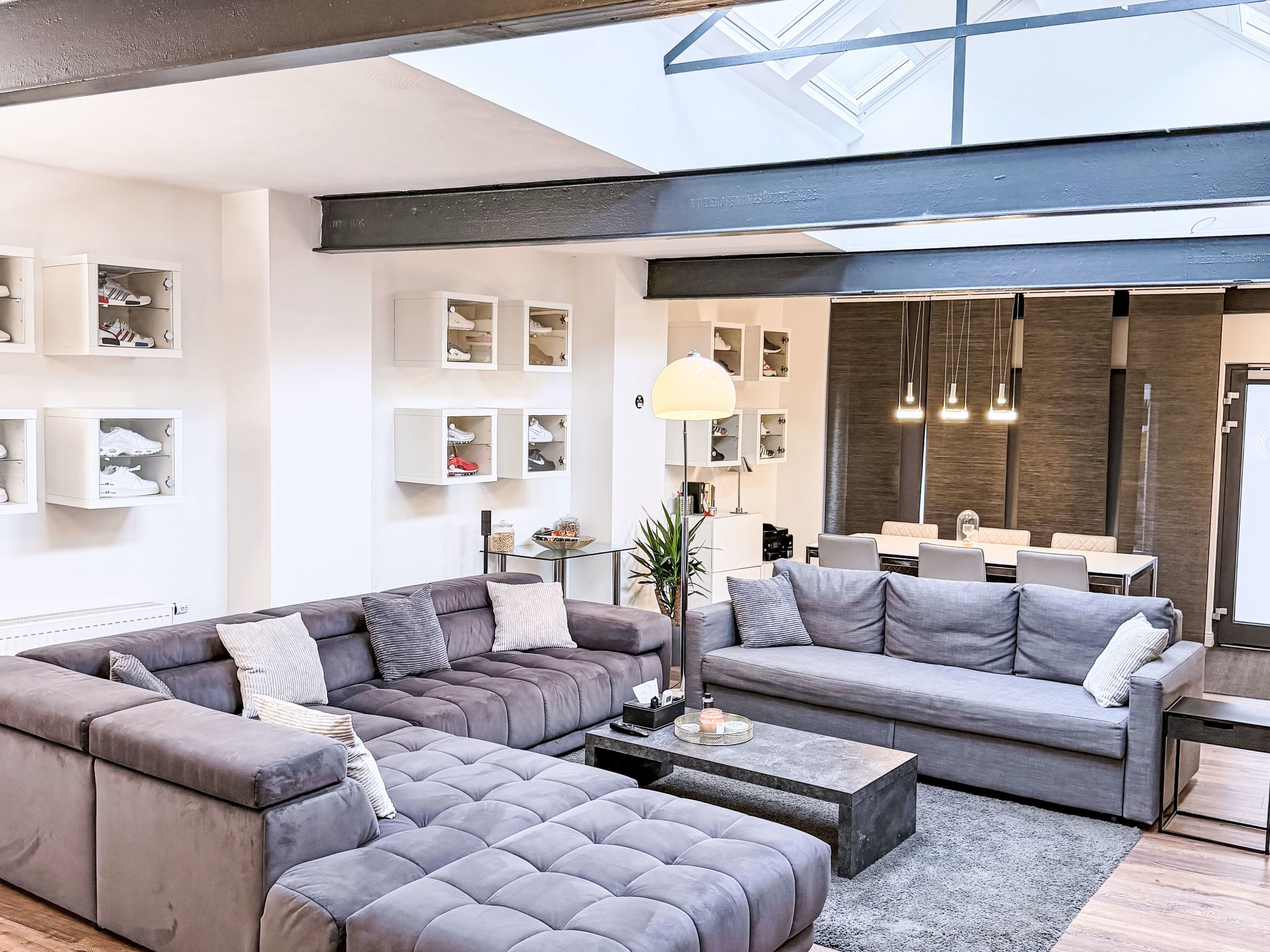 Appartement Exklusives Loft im Herzen von Düsseldorf – Séjour, photo 61 sur 75