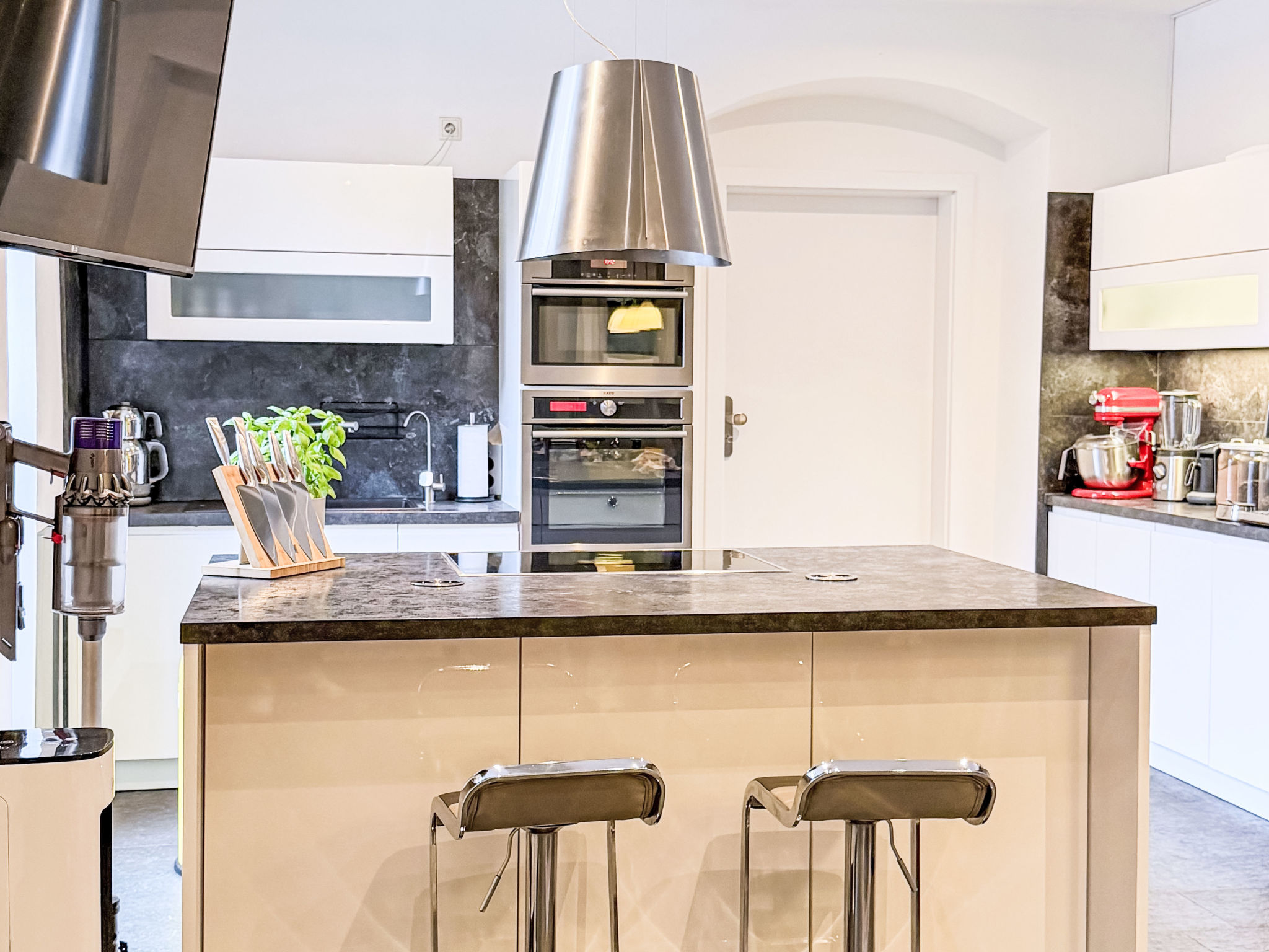 Appartement Exklusives Loft im Herzen von Düsseldorf – Cuisine et coin repas, photo 16 sur 75