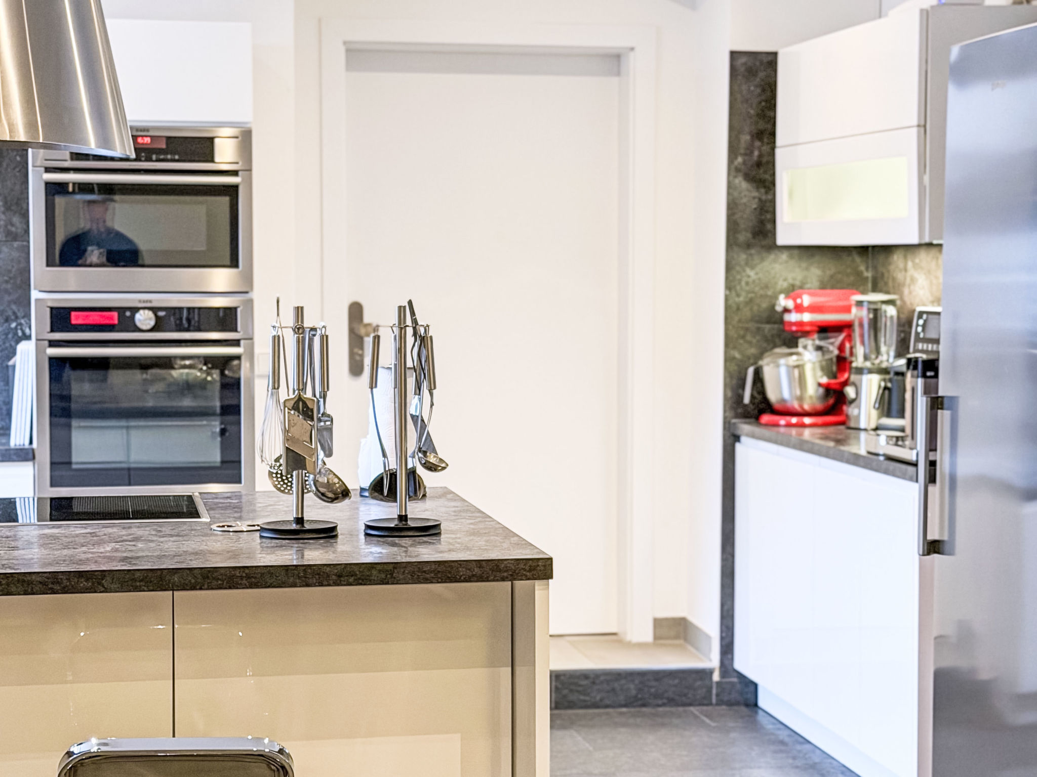 Appartement Exklusives Loft im Herzen von Düsseldorf – Cuisine et coin repas, photo 17 sur 75