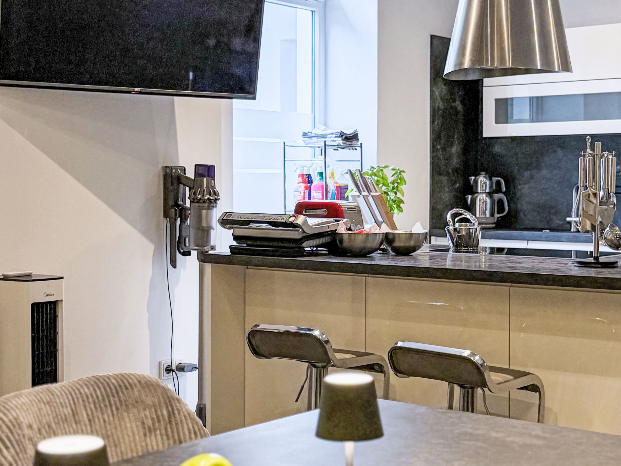 Appartement Exklusives Loft im Herzen von Düsseldorf – Séjour, photo 18 sur 75
