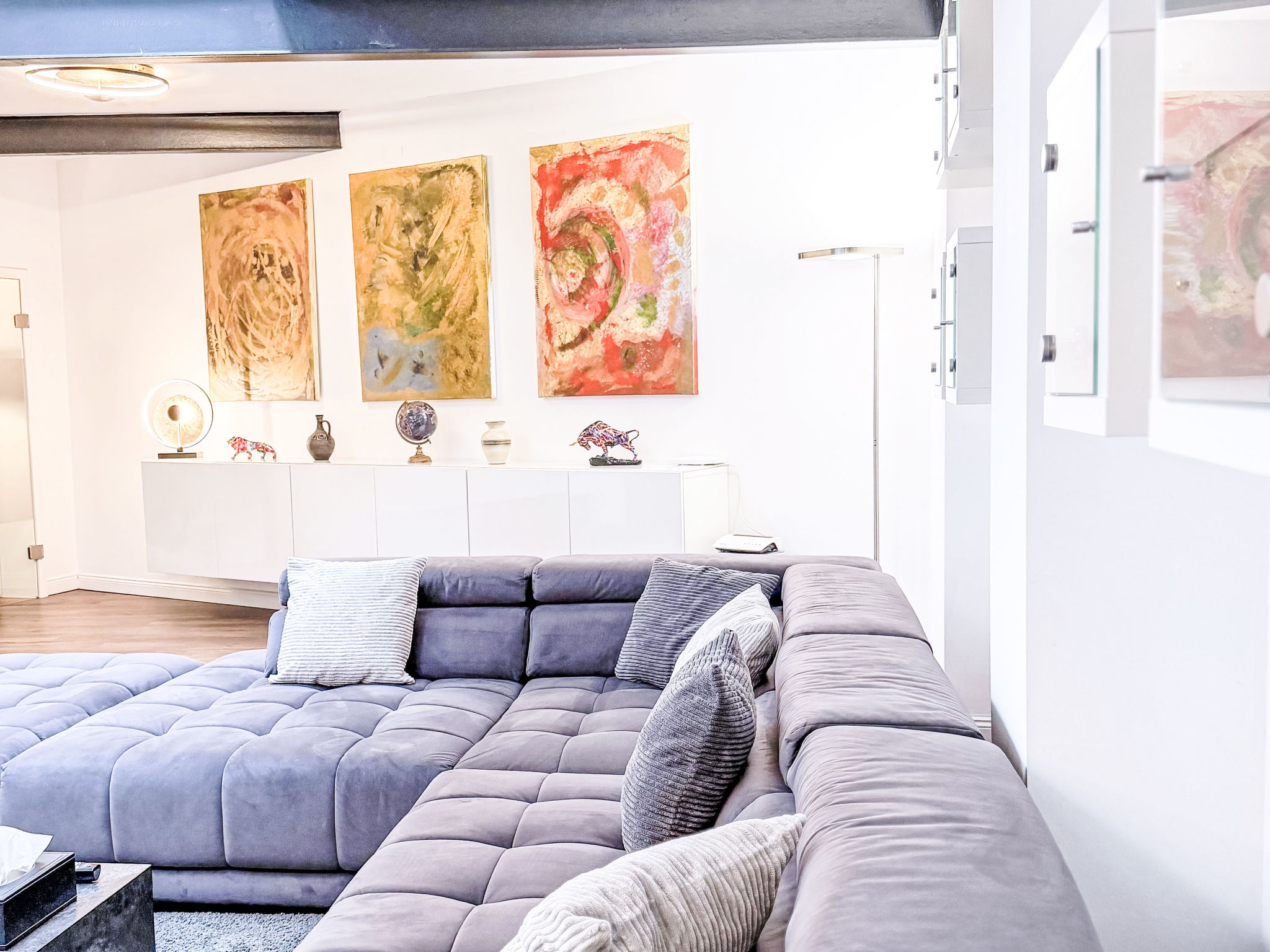 Appartement Exklusives Loft im Herzen von Düsseldorf – Séjour, photo 49 sur 75