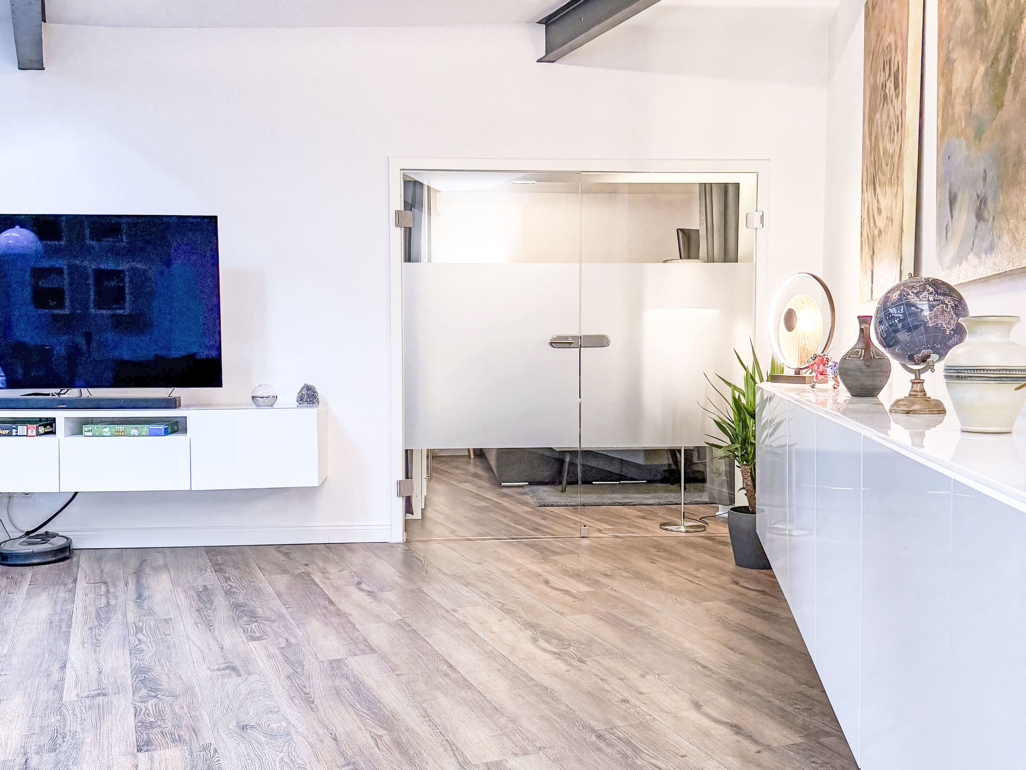 Appartement Exklusives Loft im Herzen von Düsseldorf – Séjour, photo 57 sur 75